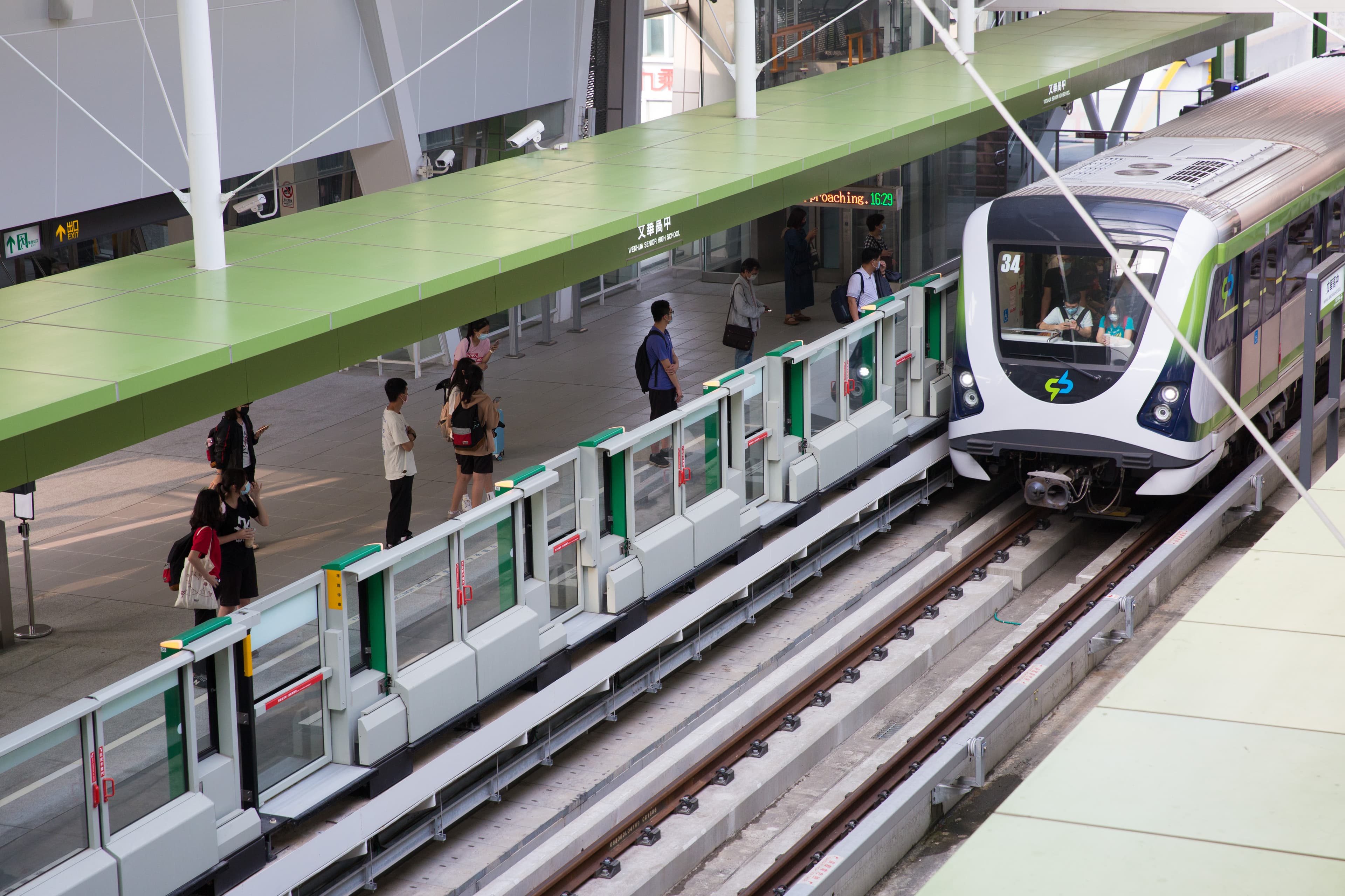 台中捷運今全線班距調整為15分鐘一班。(本刊資料照)