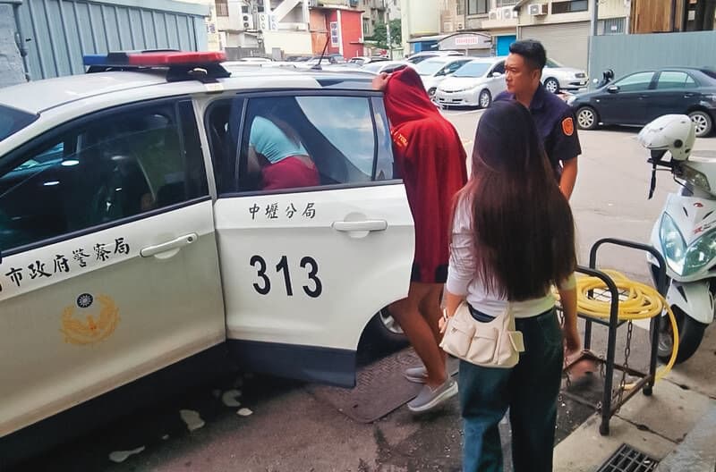 今年遭警方查緝的情色業者或應召站中,賣淫女8成以上都是泰國女子。(讀者提供)