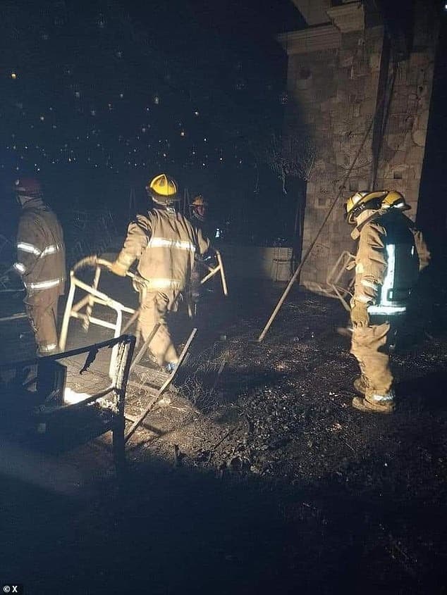 消防人員初步判定是電線短路造成火警。(翻自《每日郵報》)