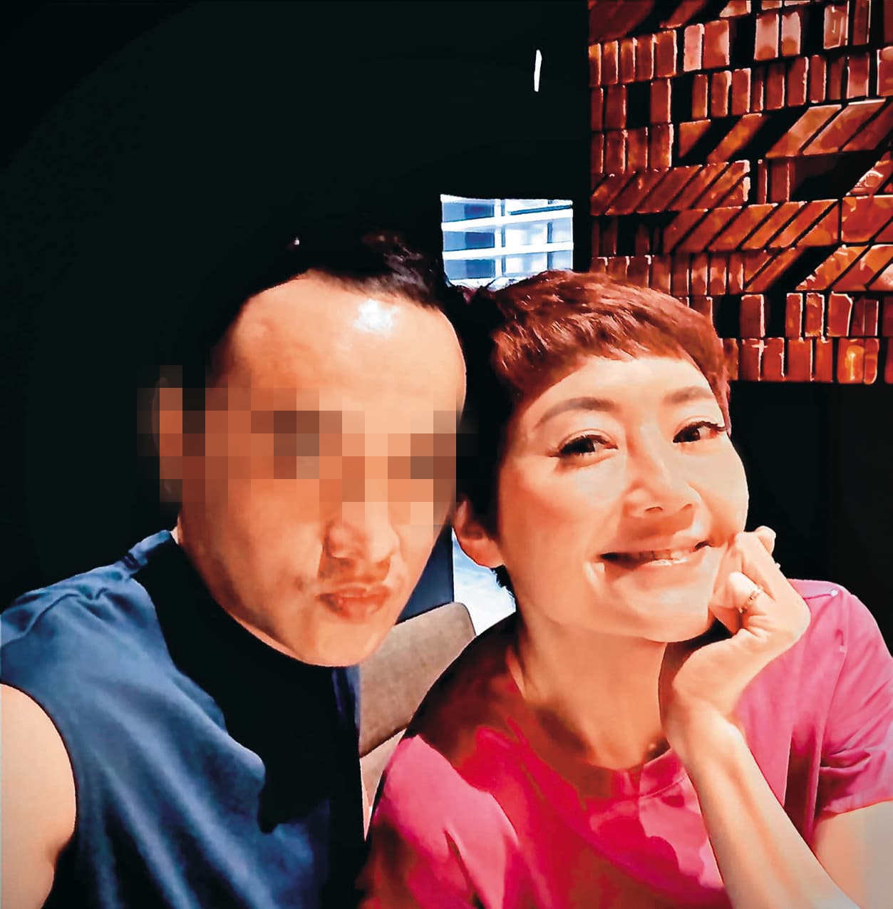 四月起，劉曉憶（右）幾乎三天兩頭就打卡放閃Jay（左）。（翻攝自Jay IG）