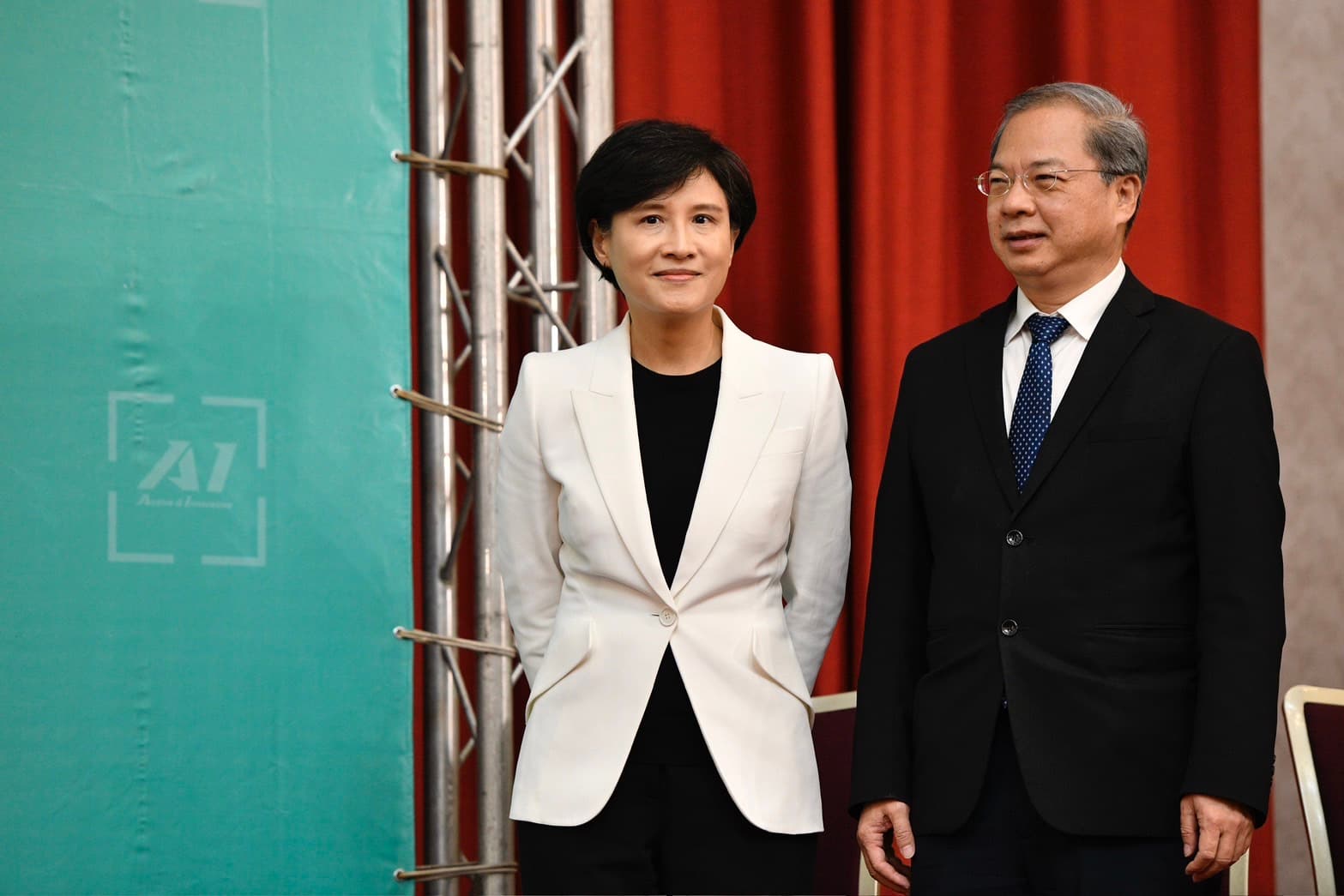 賴清德正式公布首波內閣名單,行政院三長由卓榮泰、鄭麗君、龔明鑫接任。