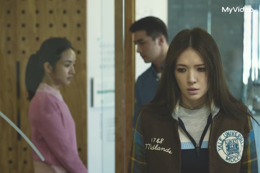 許瑋甯和林依晨在《不夠善良的我們》上演糾結多年的三角戀。(公視、MyVideo提供)