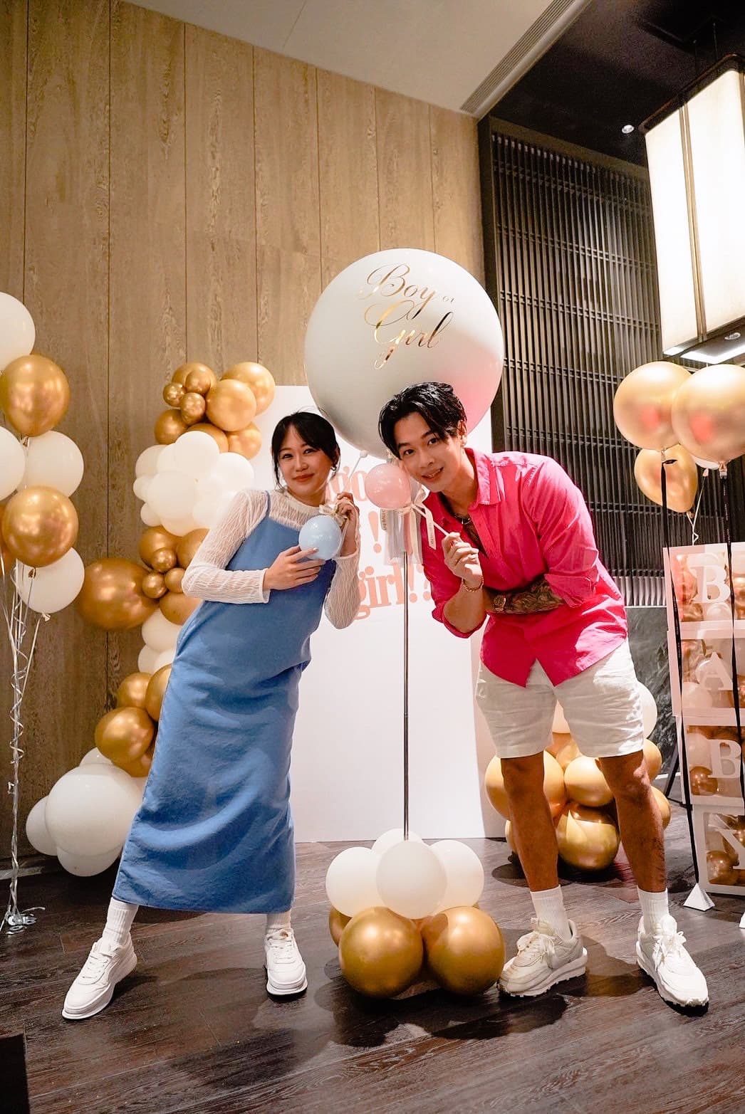 高爾宣與大他9歲的老婆芮德,舉辦性別公布派對。(龍大謝提供)