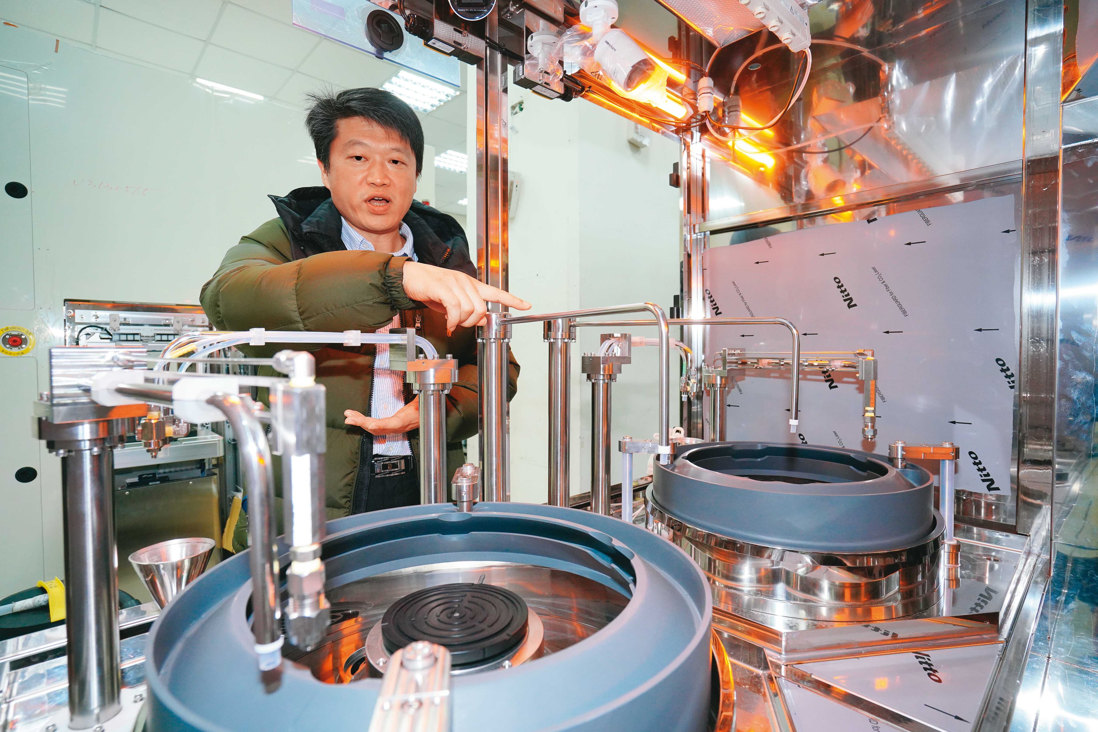 弘塑20年前領先跨入12吋先進製程單晶圓濕式清洗設備(Single Wafer),以此為基礎搭上CoWoS先進封裝擴產列車。