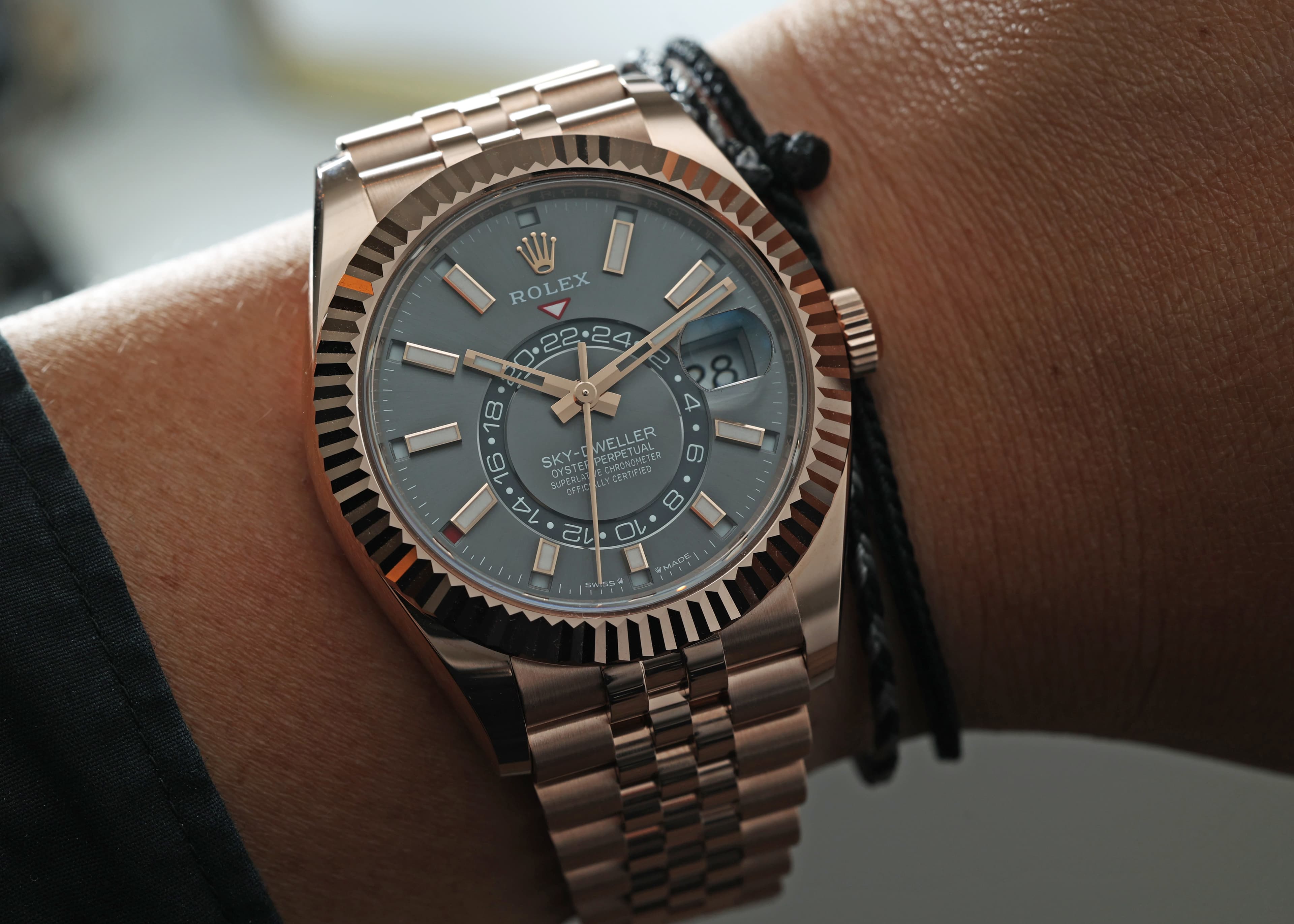 Sky-Dweller，42mm 18K永恒玫瑰金錶殼，裝載9002自動上鍊機芯，定價NT$1,847,000。
