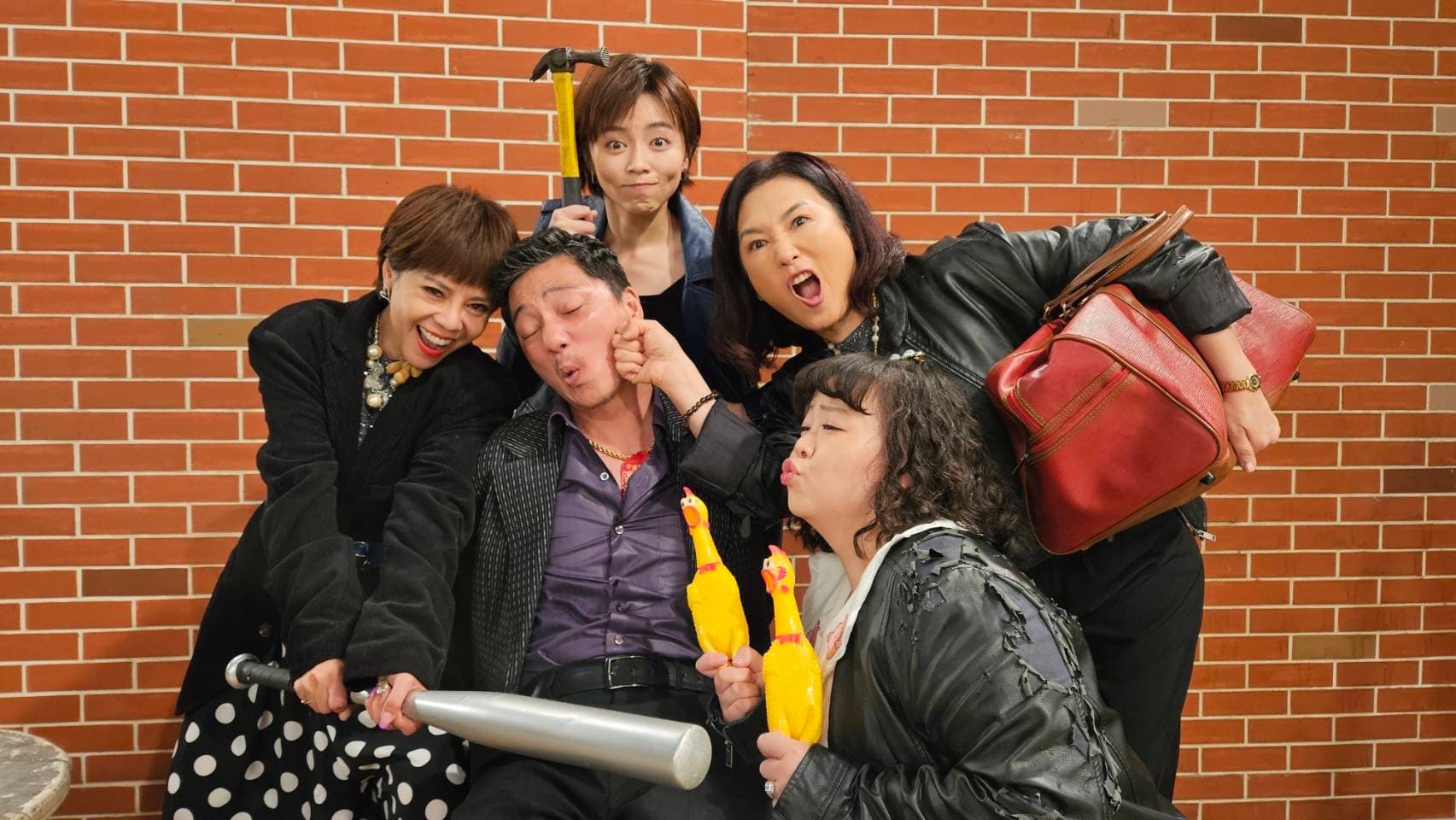 錦雯在民視八點檔《愛的榮耀》跟藍葦華、姚黛瑋、王瞳、曾子益、宮美樂合作相當愉快。（民視提供）