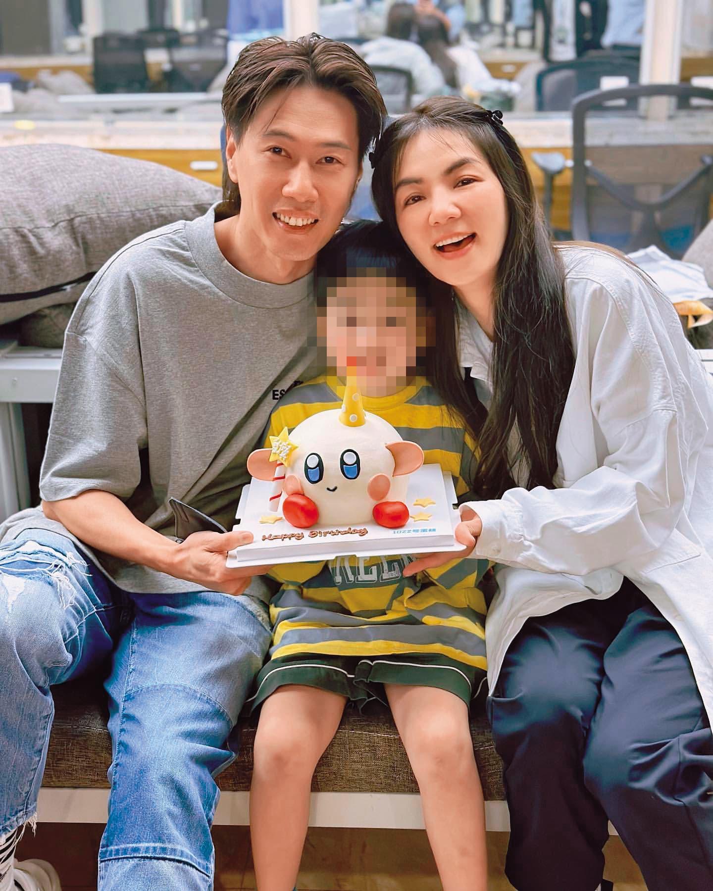 Ella(右)拍戲時有老公賴斯翔(左)和兒子陪伴在身邊。(翻攝自Ella IG)