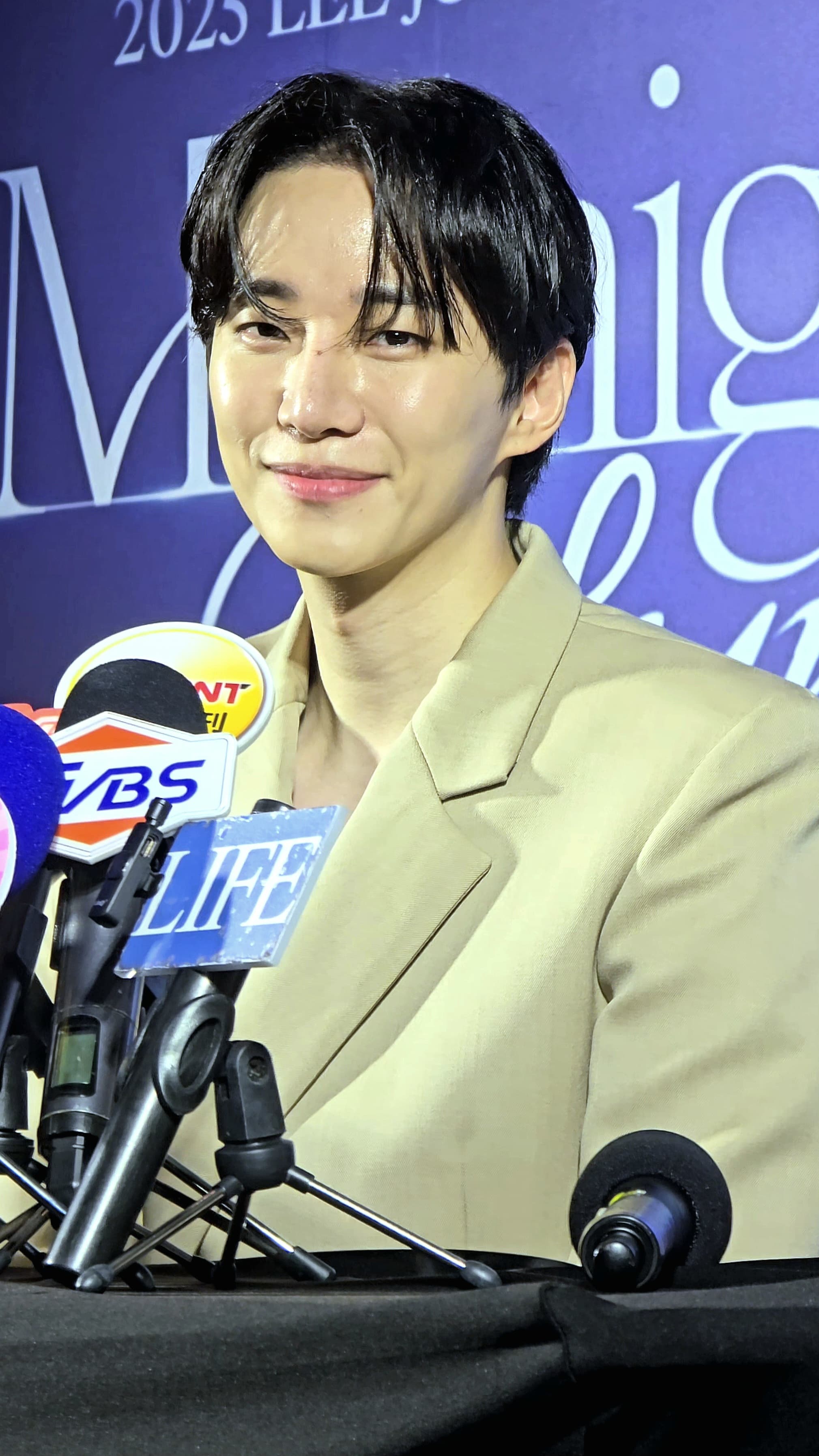李俊昊每次來台都會吃牛軋餅,這次來也吃了咖啡口味的牛軋餅。