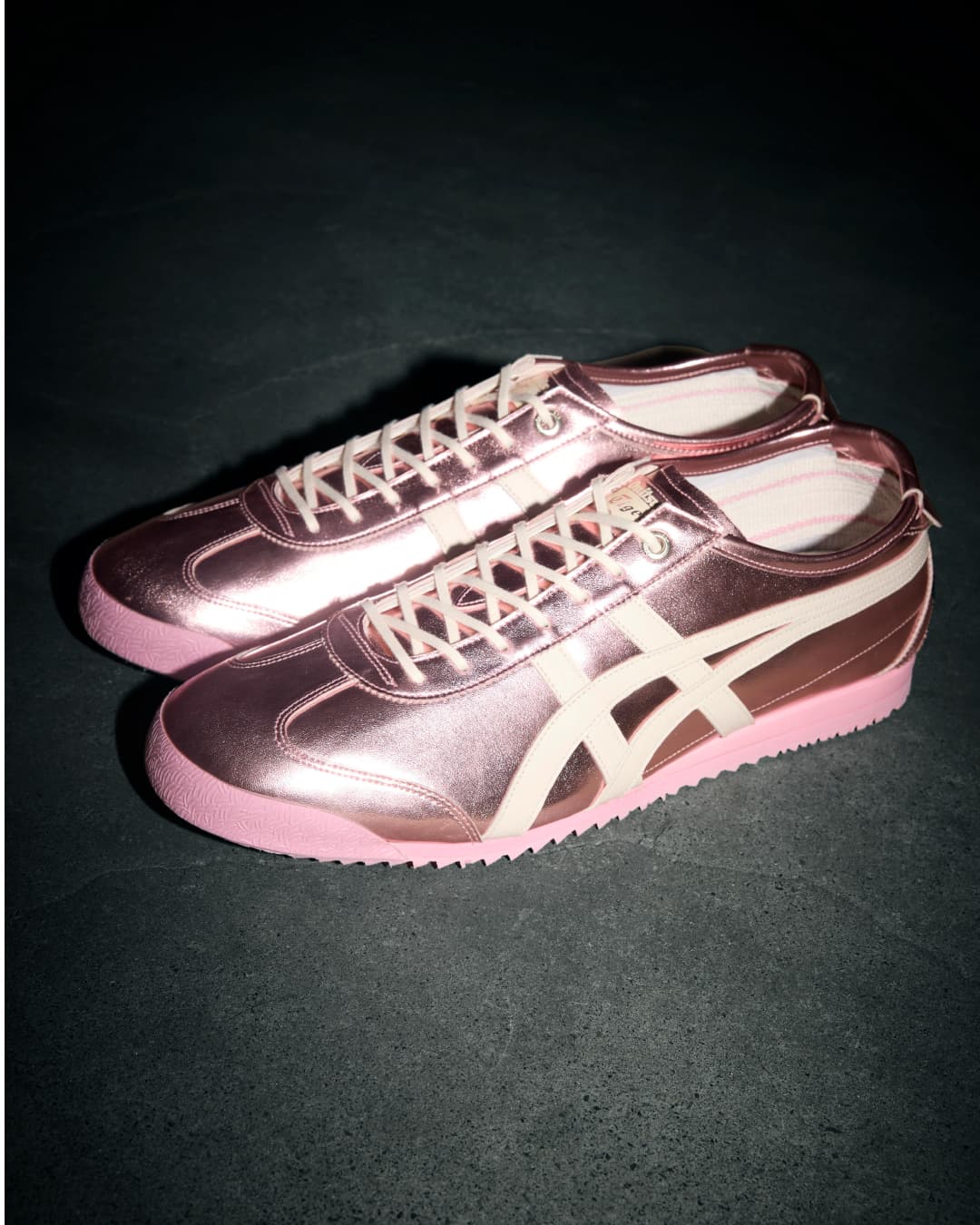 MEXICO 66 SD METALLIC玫瑰金。NT$5,580(Onitsuka Tiger提供)