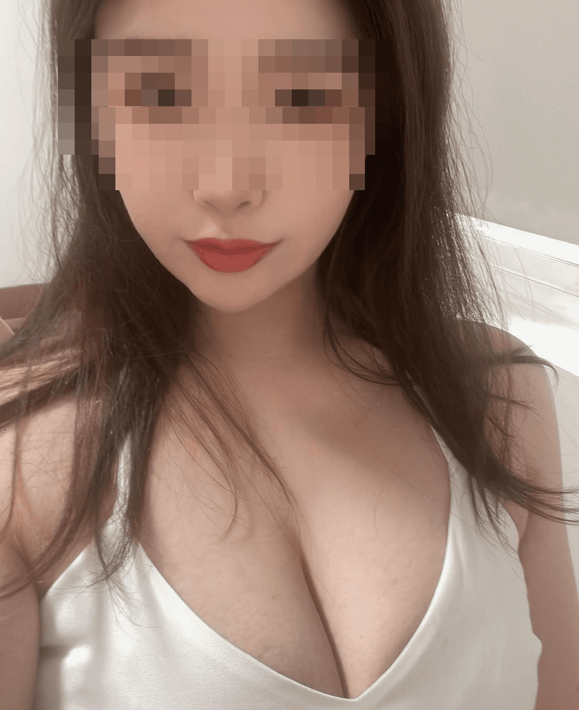 外型亮麗的陳女投訴隆乳諮詢被小金看光光。（讀者提供）