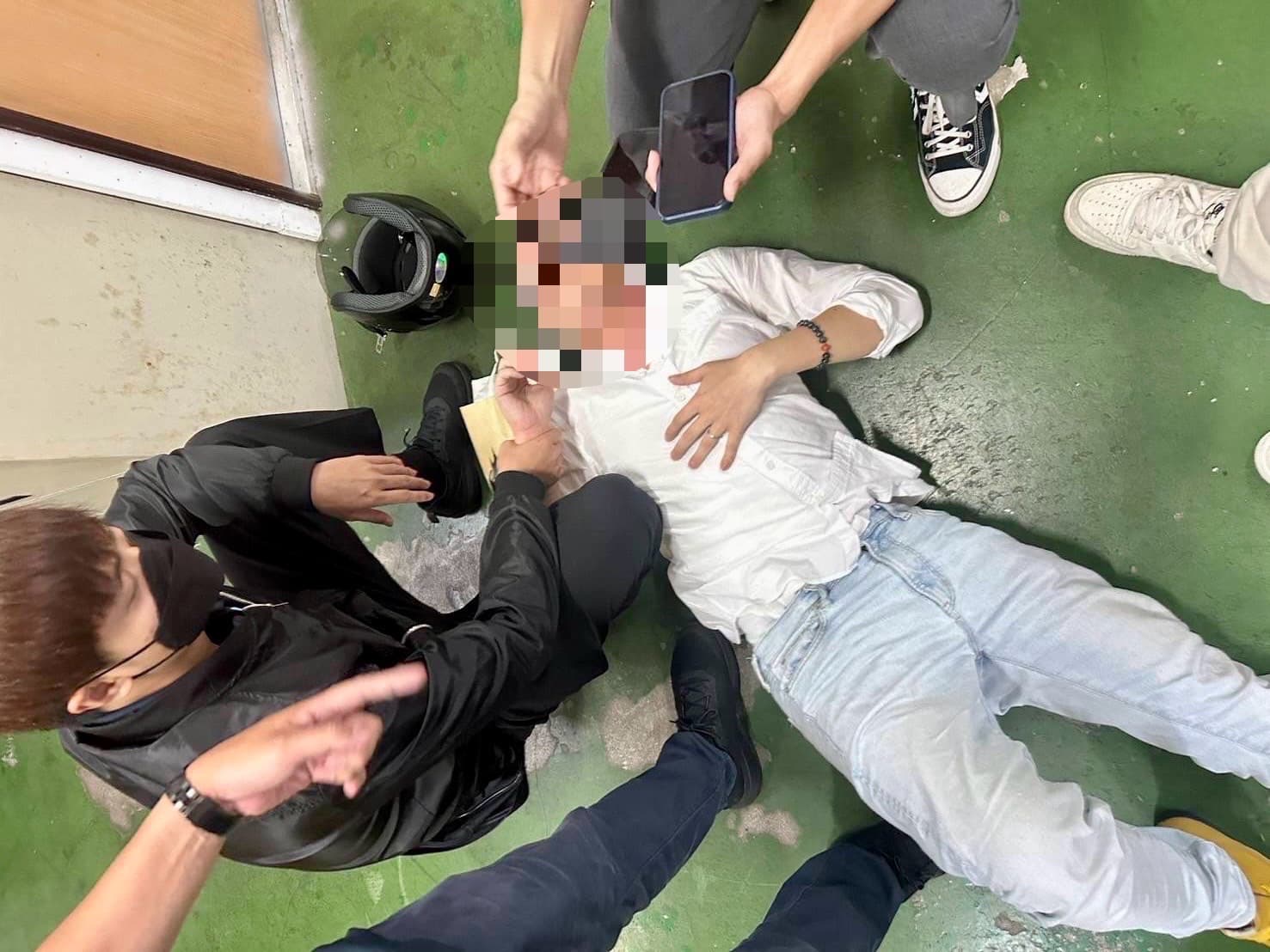 陳鑒被捕畫面曝光。(讀者提供)