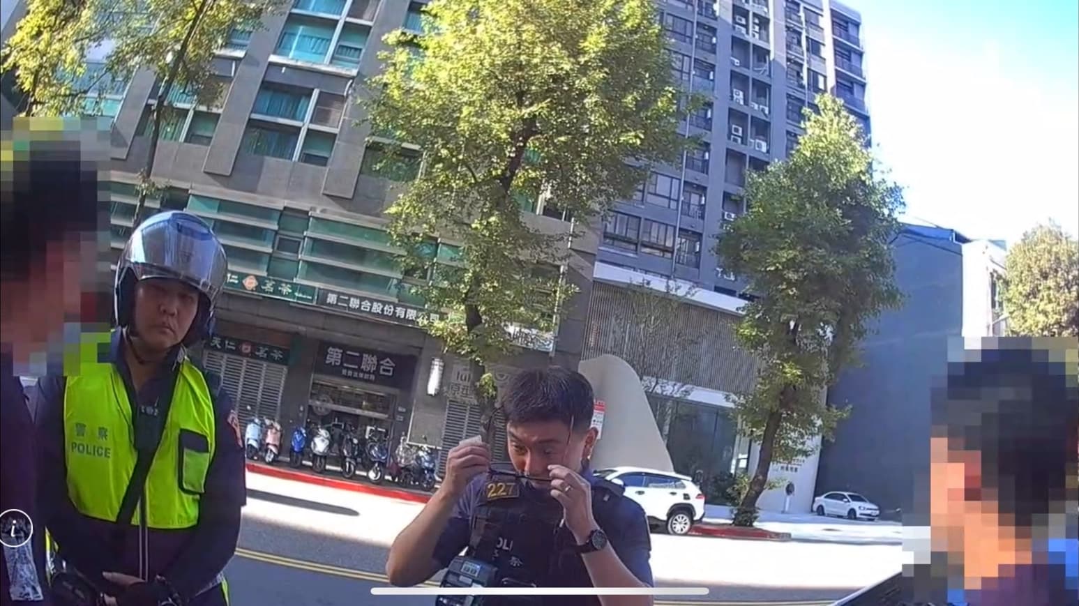 王男告訴警方已叫代駕，怕車輛被拖吊才會先移車，但王酒測值超標仍被送辦。（翻攝畫面）