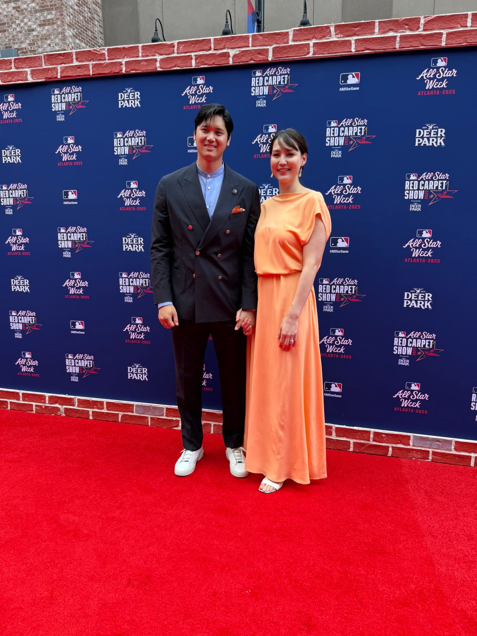 大谷與愛妻今年穿搭互相呼應。(翻攝X@TalkinBaseball)
