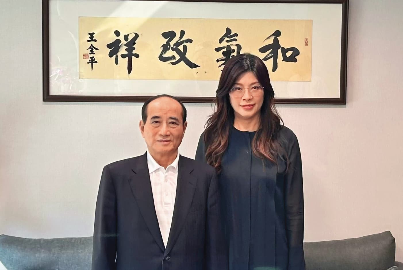王金平(左)等藍營本土派大老是否公開表態支持意向,引發各界關注。(翻攝鄭麗文臉書)