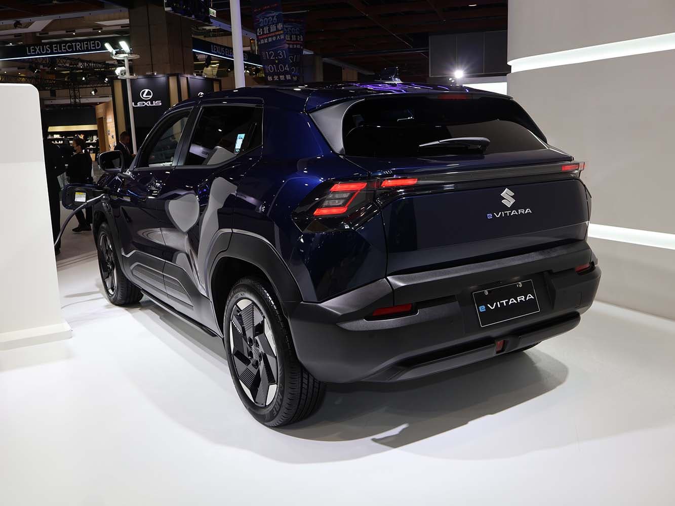 e-Vitara是SUZUKI導入國內的首款純電車，相較於TOYOTA的雙生車售價更為低廉。