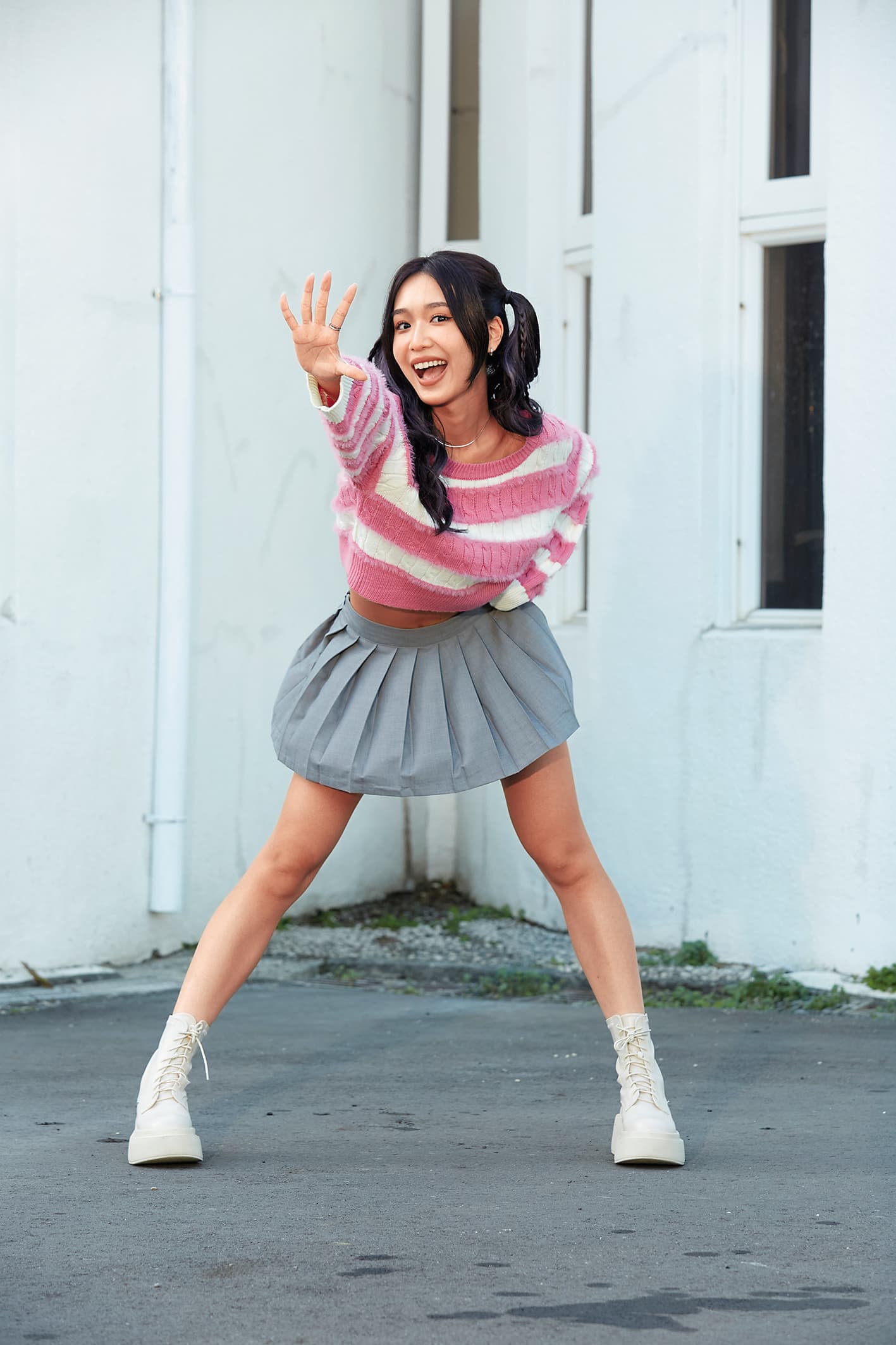 TikTok小魔女-郭郭。年齡:19歲、身高:165公分、體重:48公斤、學歷:世新大學。
