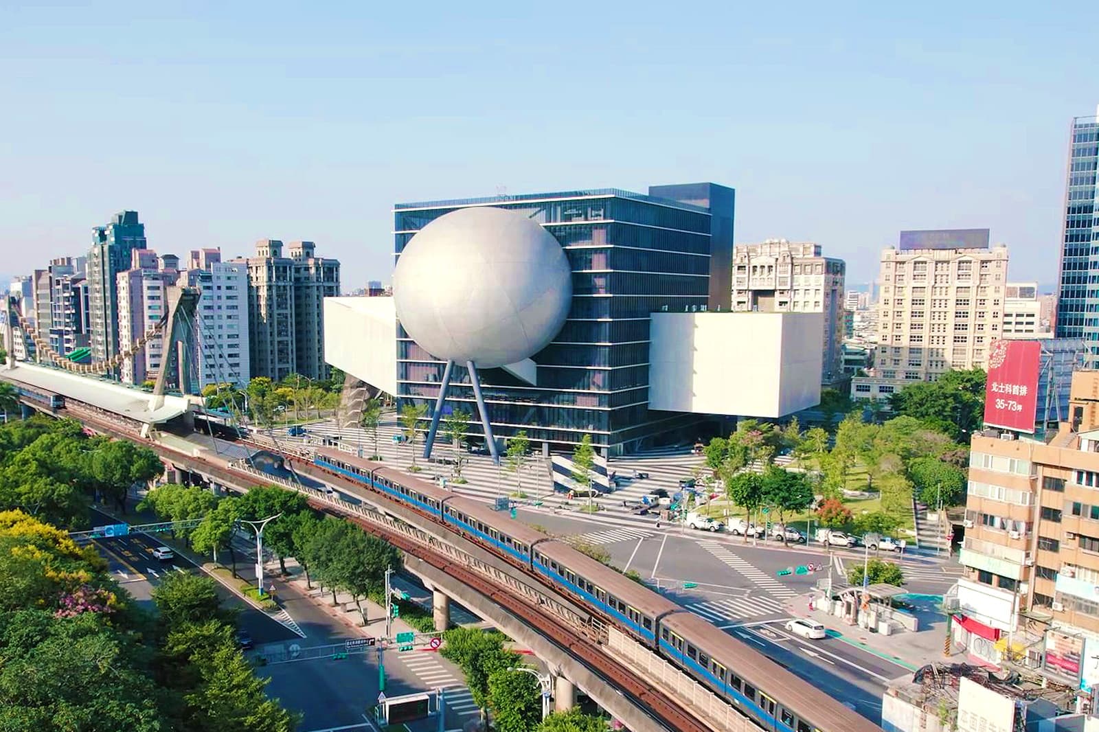被CNN盛讚為世界8大創新建築的北藝中心,過去曾是大爛尾樓,2018年安倉接手救援、完成出漂亮一役,如今已是台北市士林的文藝地標。(安倉提供)