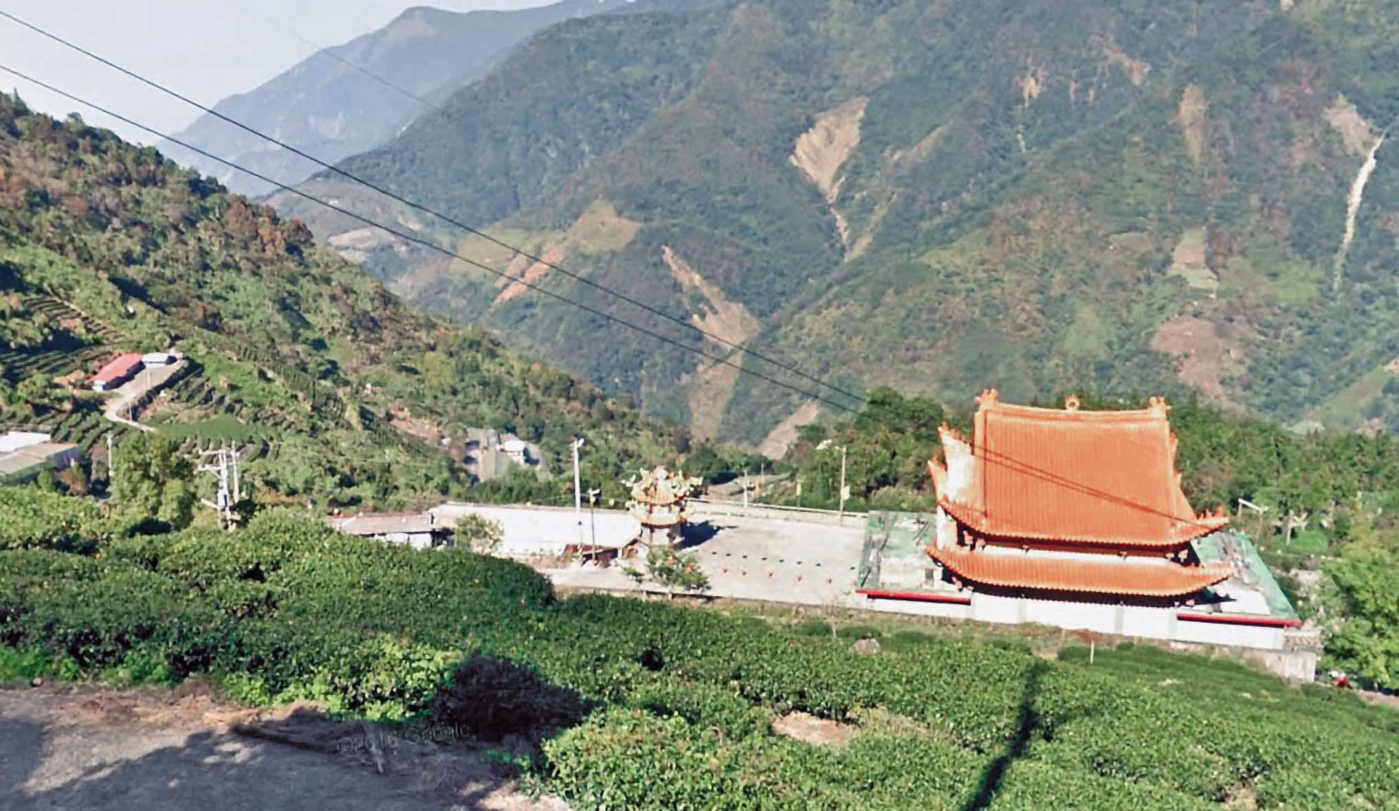 位於南投信義鄉內的宇宙萬聖宮占地廣闊,卻早已被認定是個大違建。(翻攝GoogleMaps)