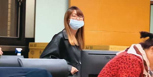 律師楊雅涵原本是石育恩法官的女友，加入詐團後改與陳姓車手談戀愛，並負責招募律師加入「通靈律師」集團。（ETtoday授權）