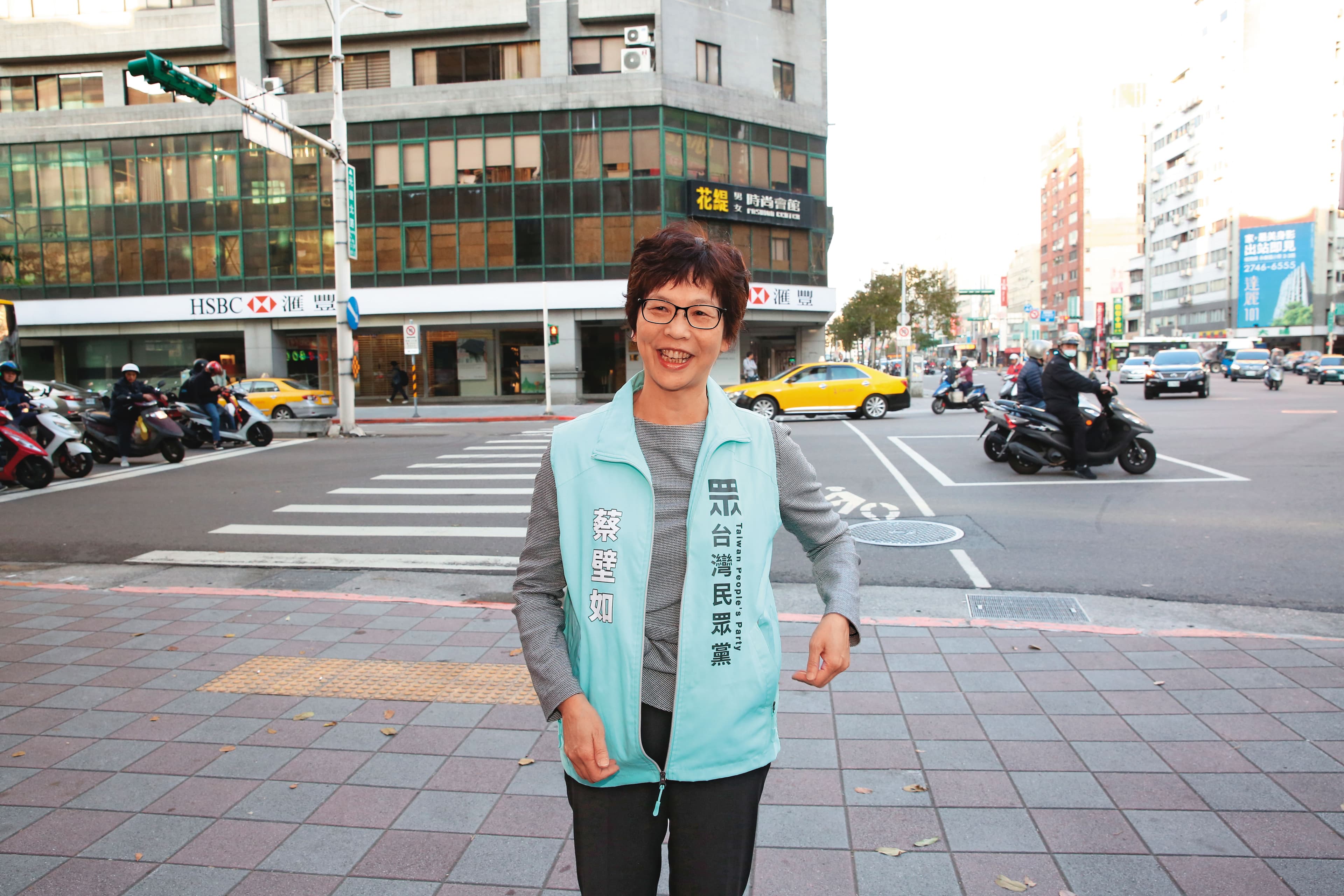 民眾黨創黨之母蔡壁如在柯文哲聲明辭黨主席及盡快改選後,表態不排除參選。