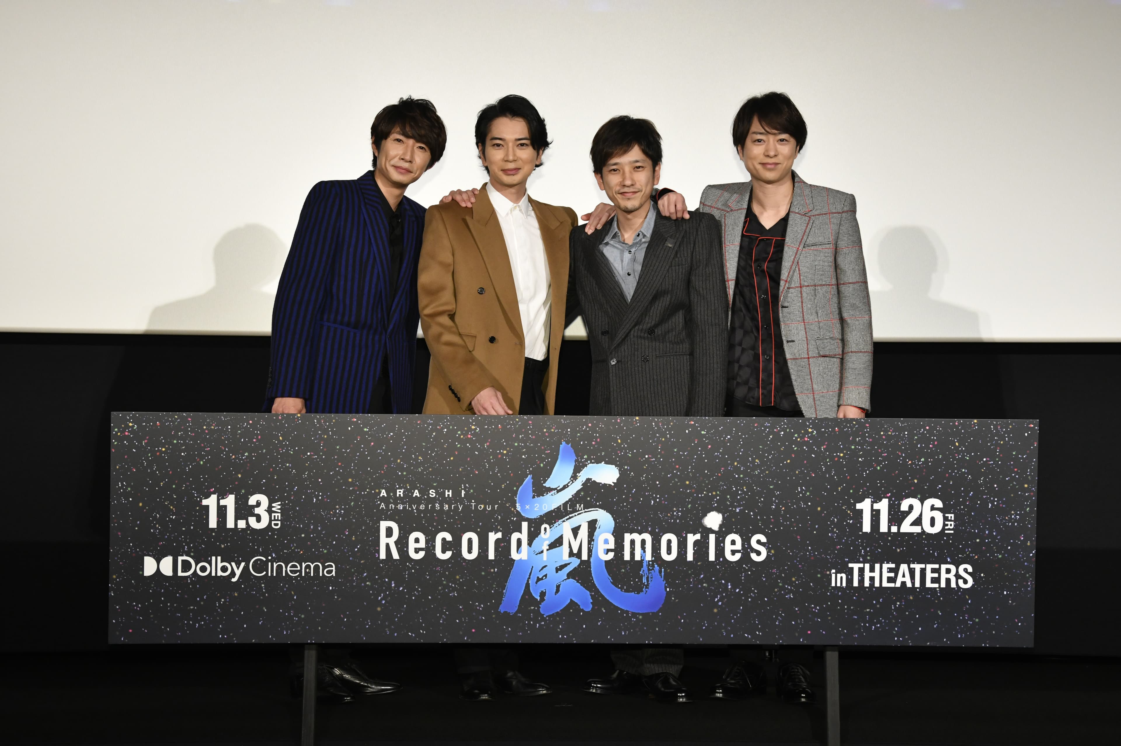嵐成員相葉雅紀(左起)、松本潤、二宮和也、櫻井翔休團期間曾為演唱會電影《ARASHI Anniversary Tour 5x20 FILM:Record of Memories》合體。(資料照片)
