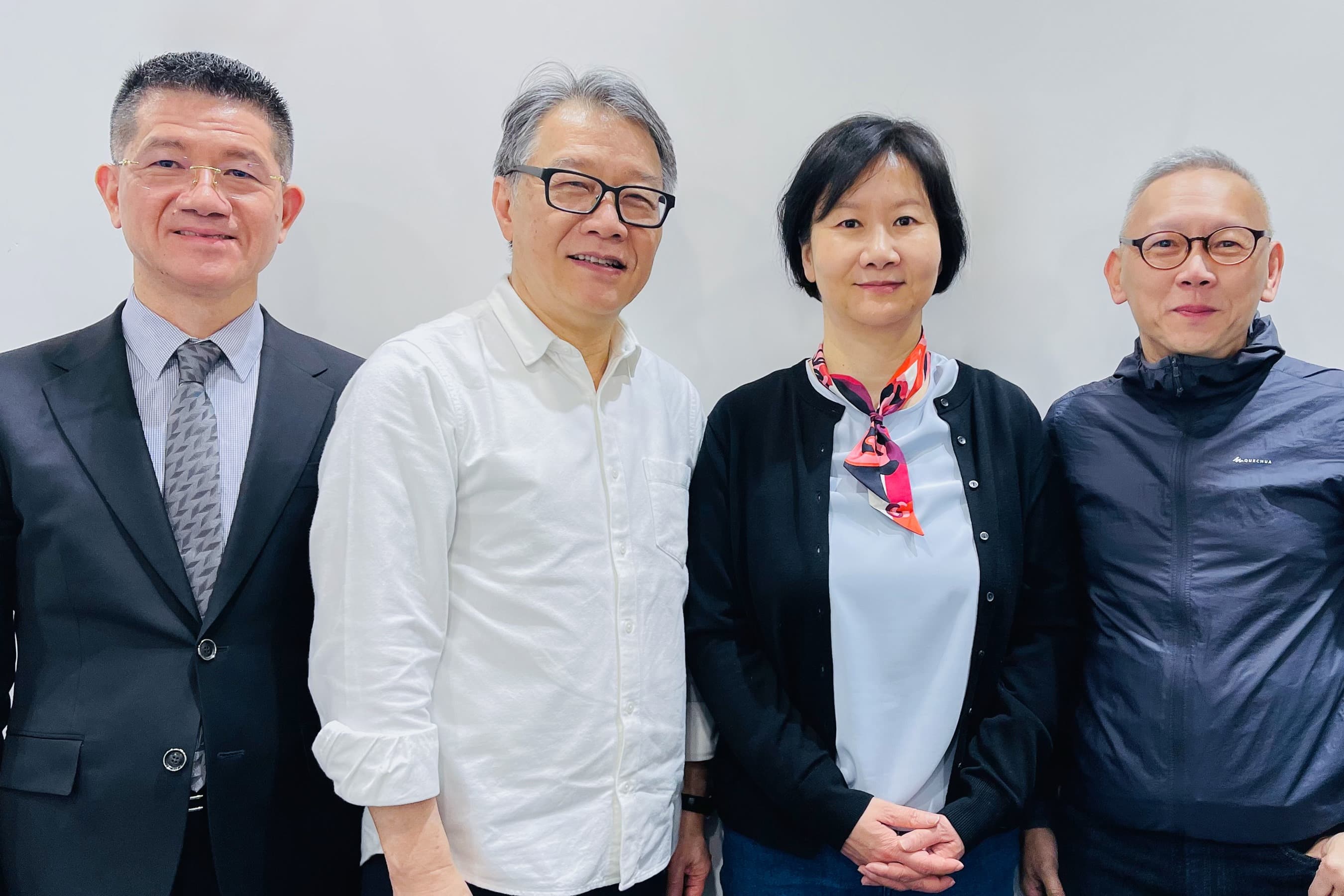 韓國影視集團KT Studiogenie與76號原子Studio76合作華語版計劃。左起時創影業總經理賴聰筆、八大電視總經理王克捷、KT Studiogenie CEO金哲妍與76號原子董事總經理楊志光。(76號原子提供)