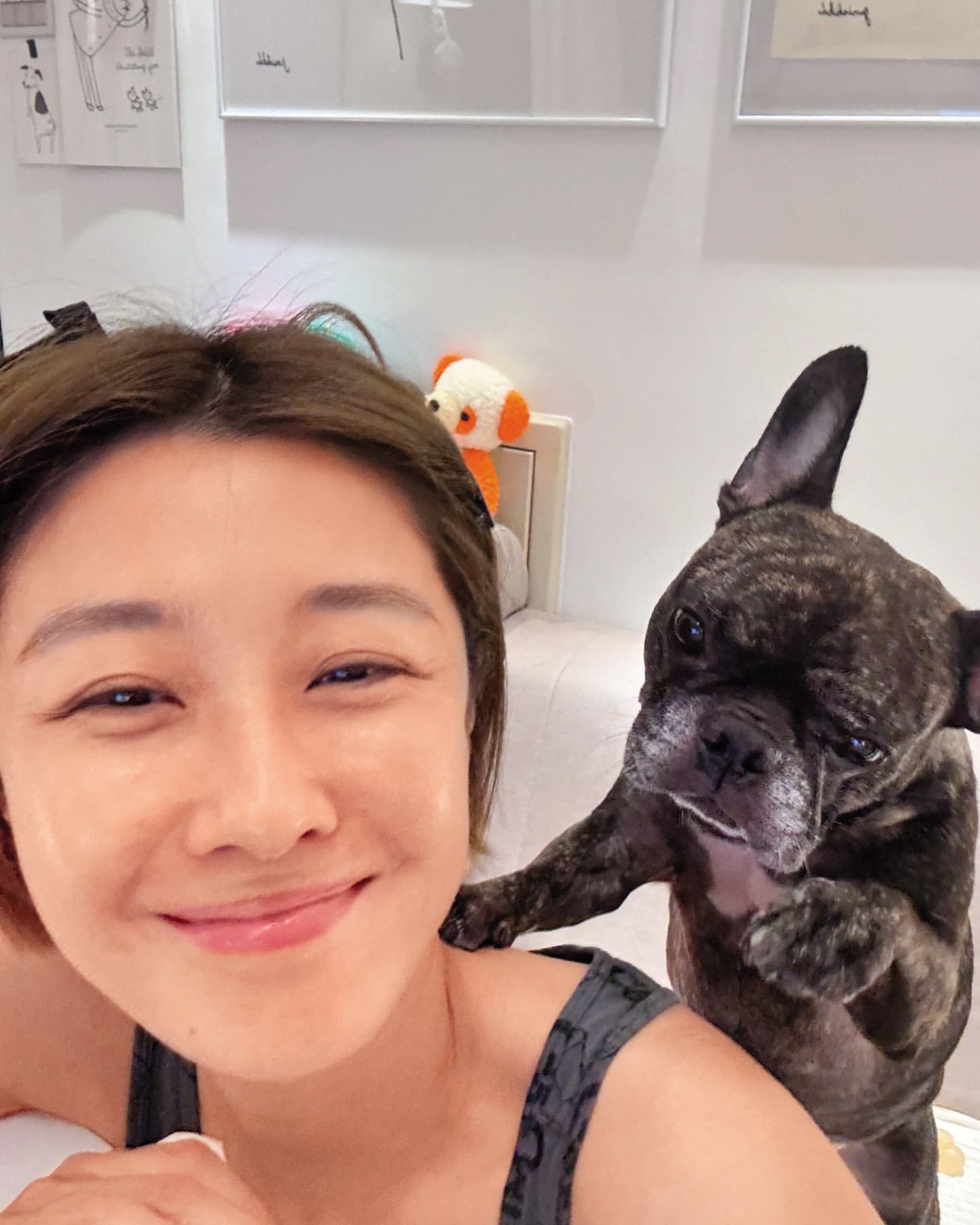 熱愛「毛小孩」的李維維,3年前重返校園學做寵物衣。(翻攝自李維維IG)