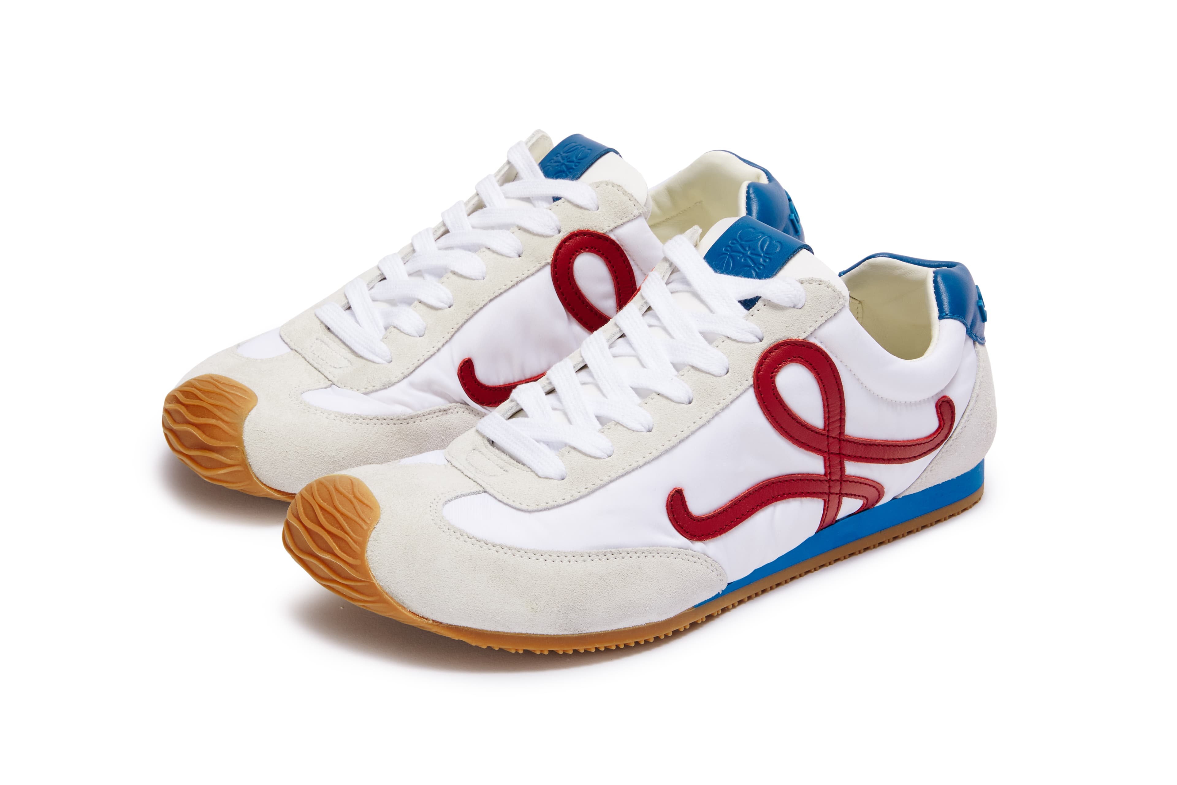 Ballet Runner 2.0白色尼龍和小牛皮運動鞋。NT$26,000(羅威提供)