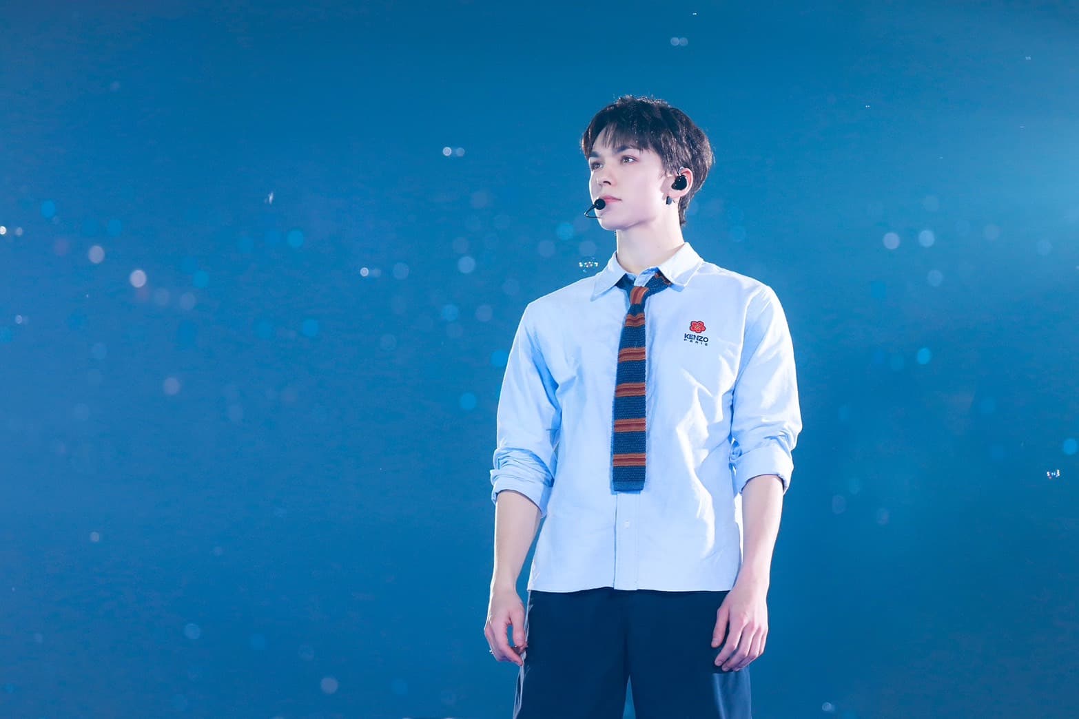 SEVENTEEN在1月底剛結束巡演,圖為成員Vernon。(翻攝自Weverse)