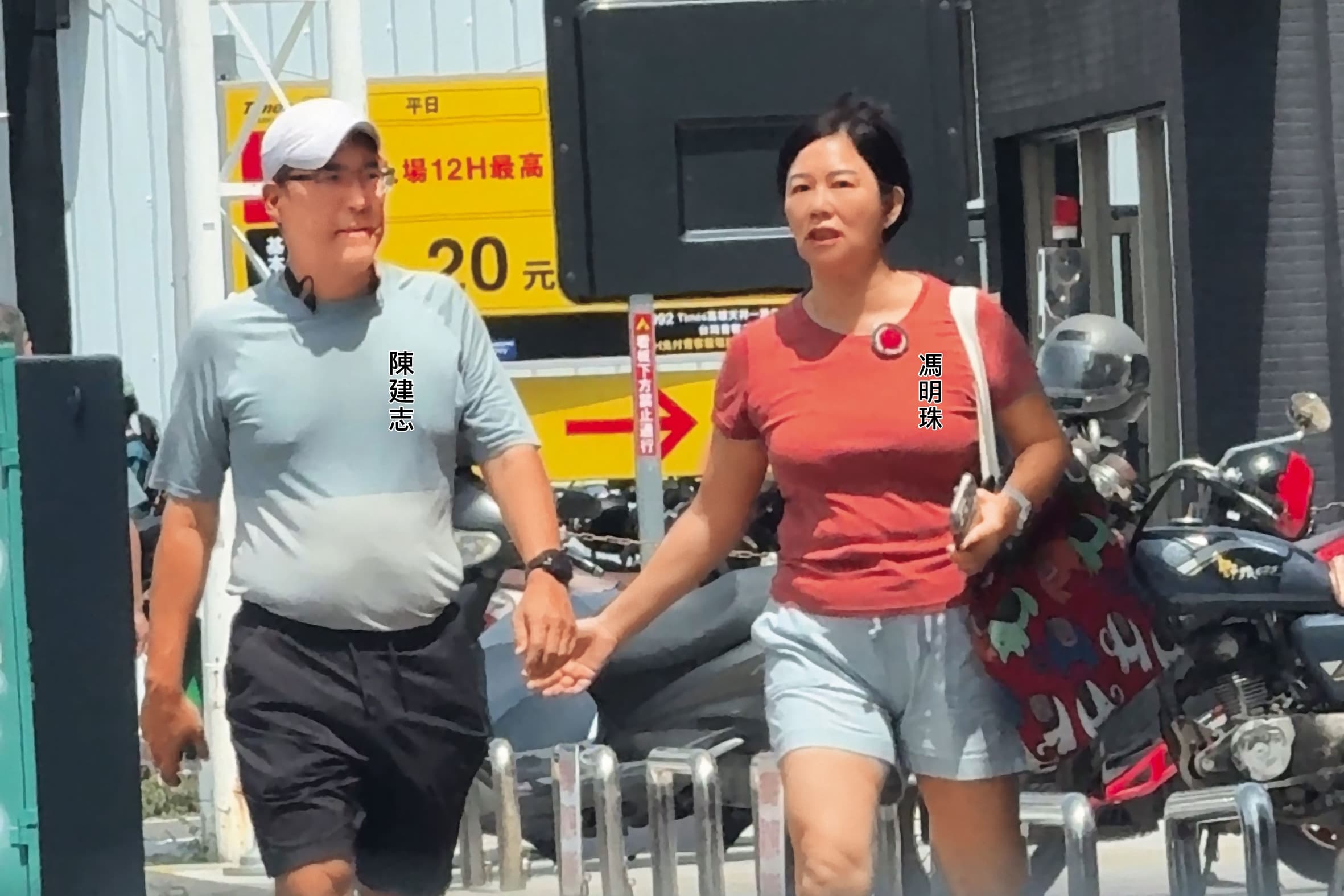 07/13 10:30 高醫大董事長陳建志與小港醫院副院長馮明珠,週日一起到同居處附近的健身房運動,途中自然地牽起手,二人互動宛如老夫老妻。(讀者提供)