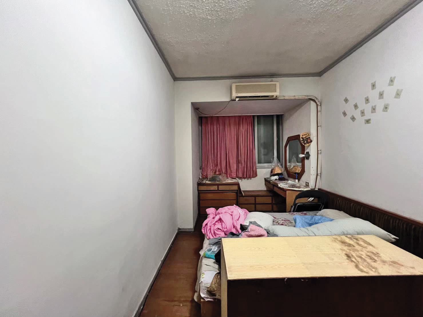 洪怡芳培養裝潢班底,30坪老公寓改造後煥然一新,成本約40萬元。圖為改造前。(翻攝一方生活共生宅粉專)