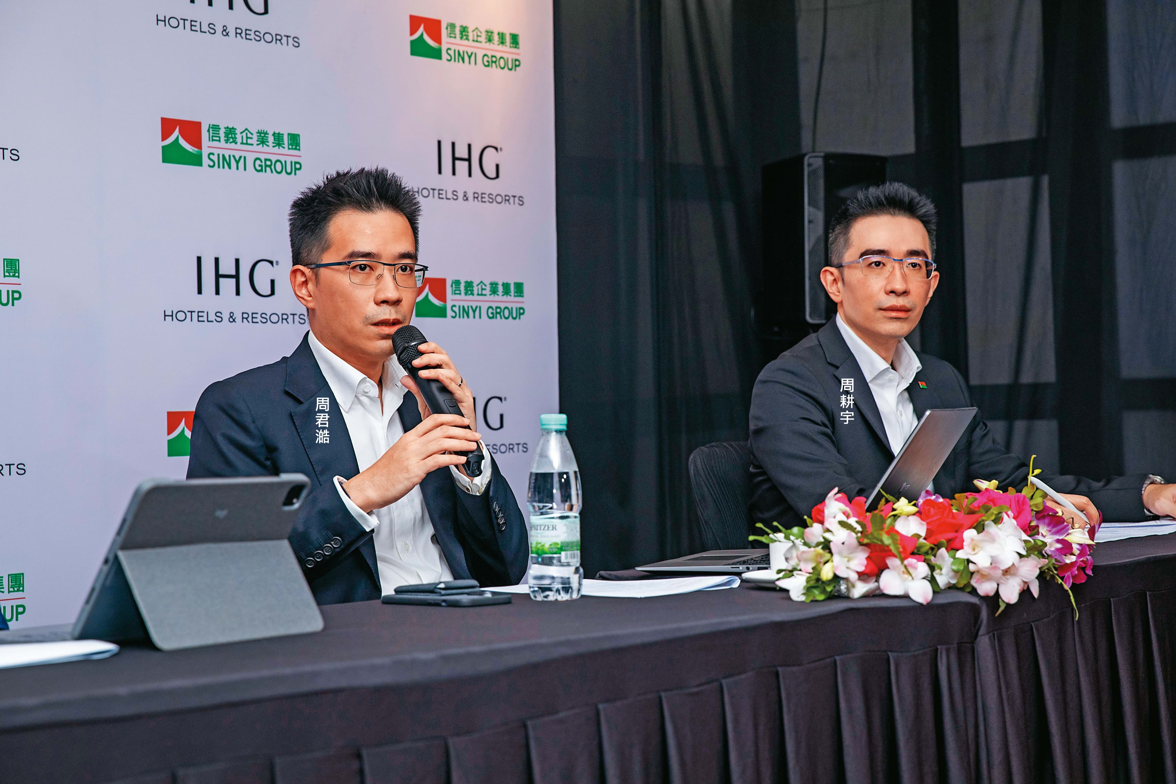 周俊吉長子周耕宇、次子周君澔在沙巴酒店董土典禮上首度公開亮相。