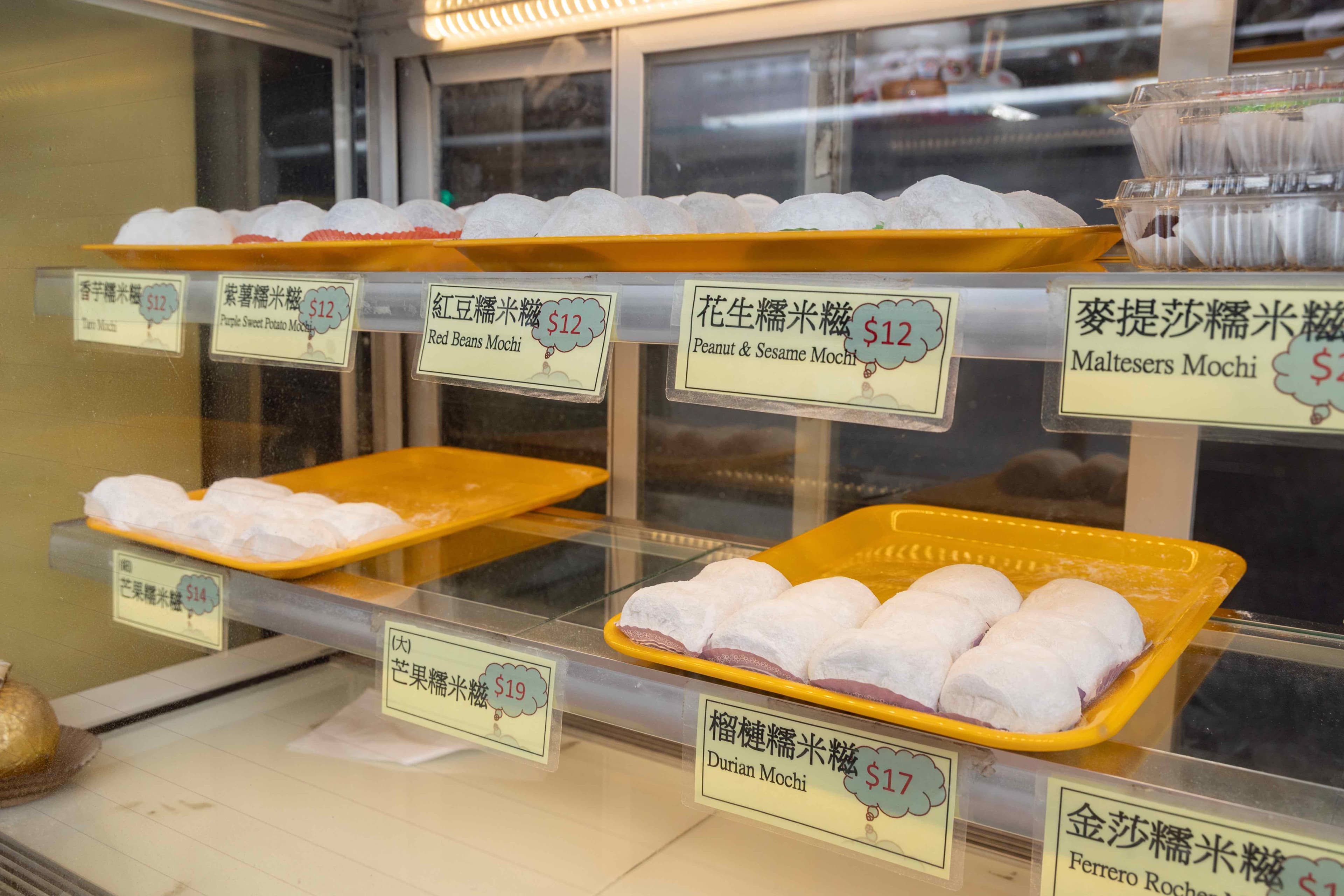 口味選擇很多,除了招牌芒果、榴槤,還有紅豆、紫薯、花生、金莎、麥提莎等,每日手工現做、數量有限,賣完就要明天再來了。