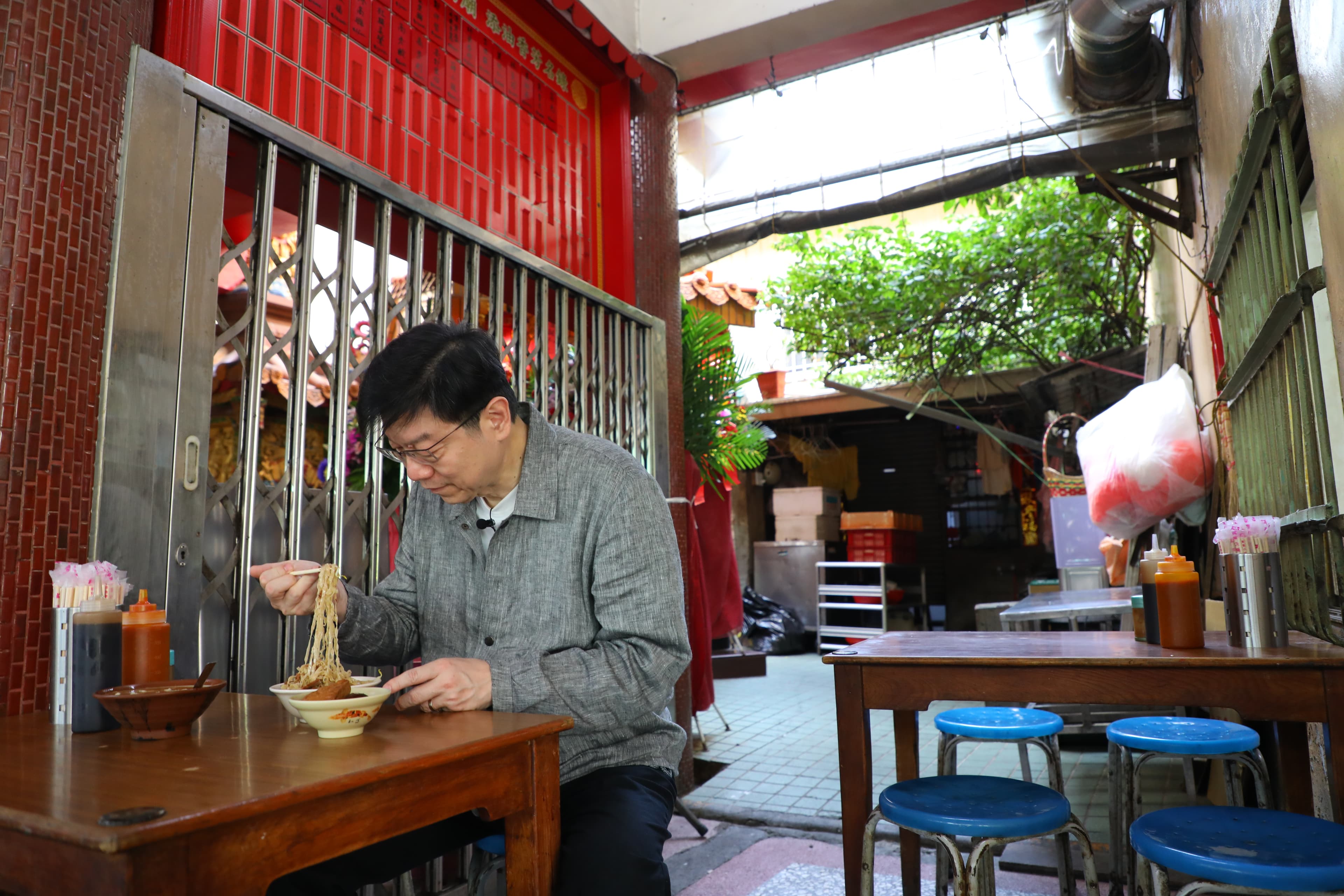 已出版兩本《裴社長廚房手記》的裴偉,現在正走遍全台,籌備以小吃為主題的第三本美食書。