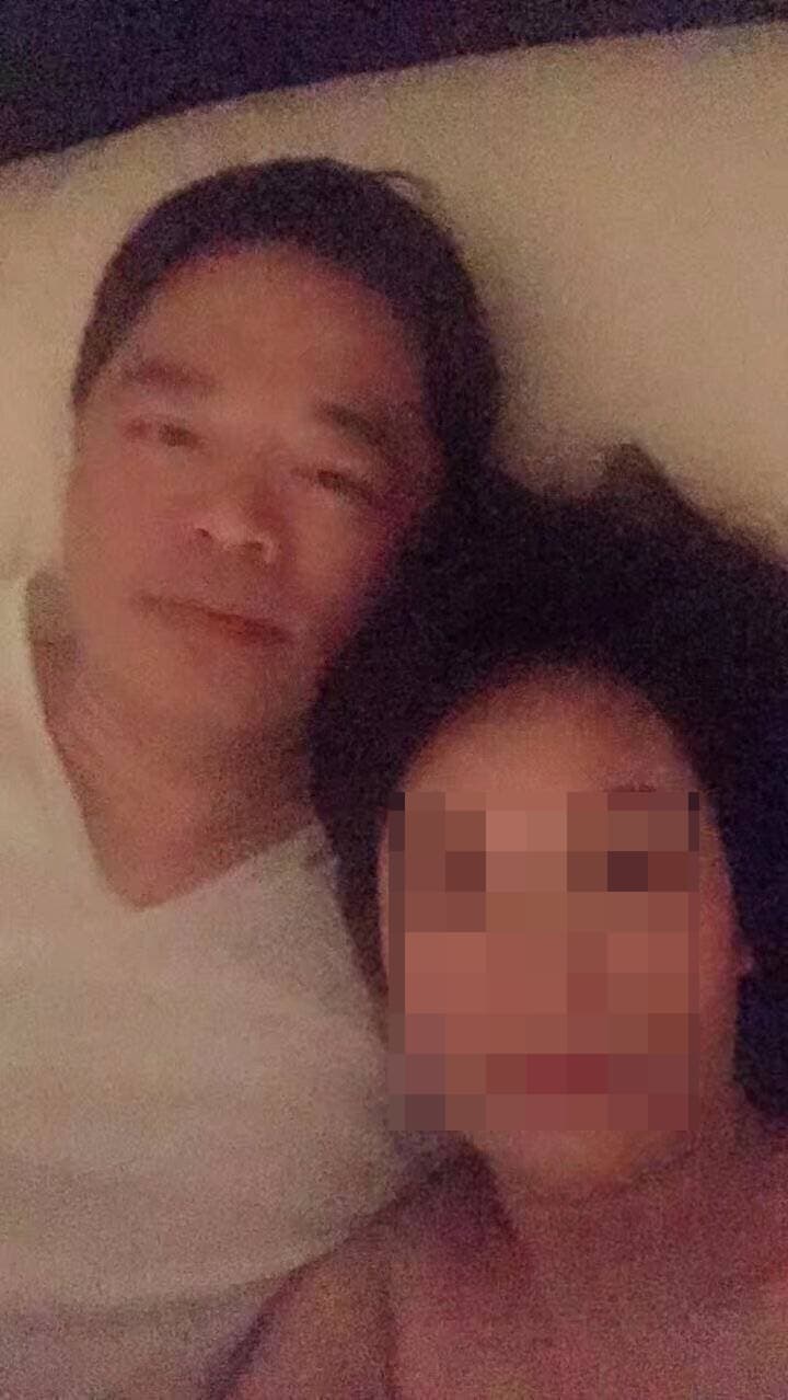 李孟諺與張姓女子親密合照。(翻攝自PTT)