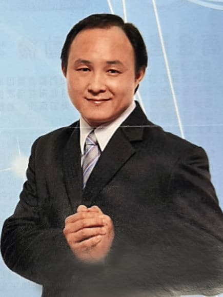 高金建華（圖）是高金素梅胞弟，也是詐領助理費共犯，除涉及貪汙罪遭訴，檢調也在釐清他是否為高金素梅買屋的人頭。（翻攝高金建華選舉政見）