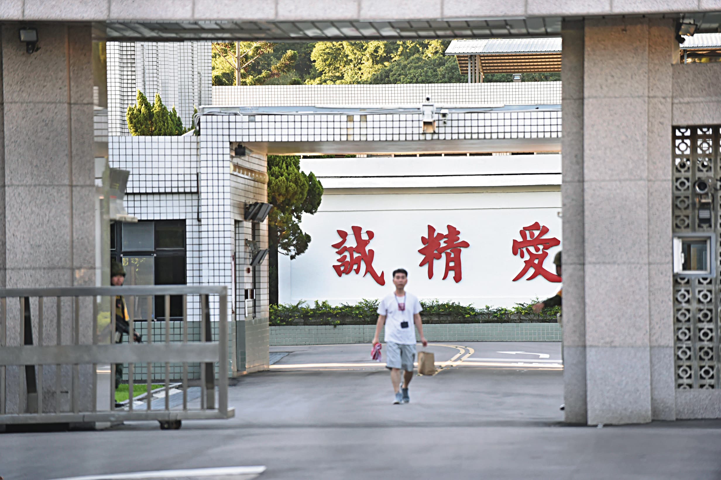 軍情局(圖)長年掌控正聲電台,卻因退將把持,20億元國產恐不保。