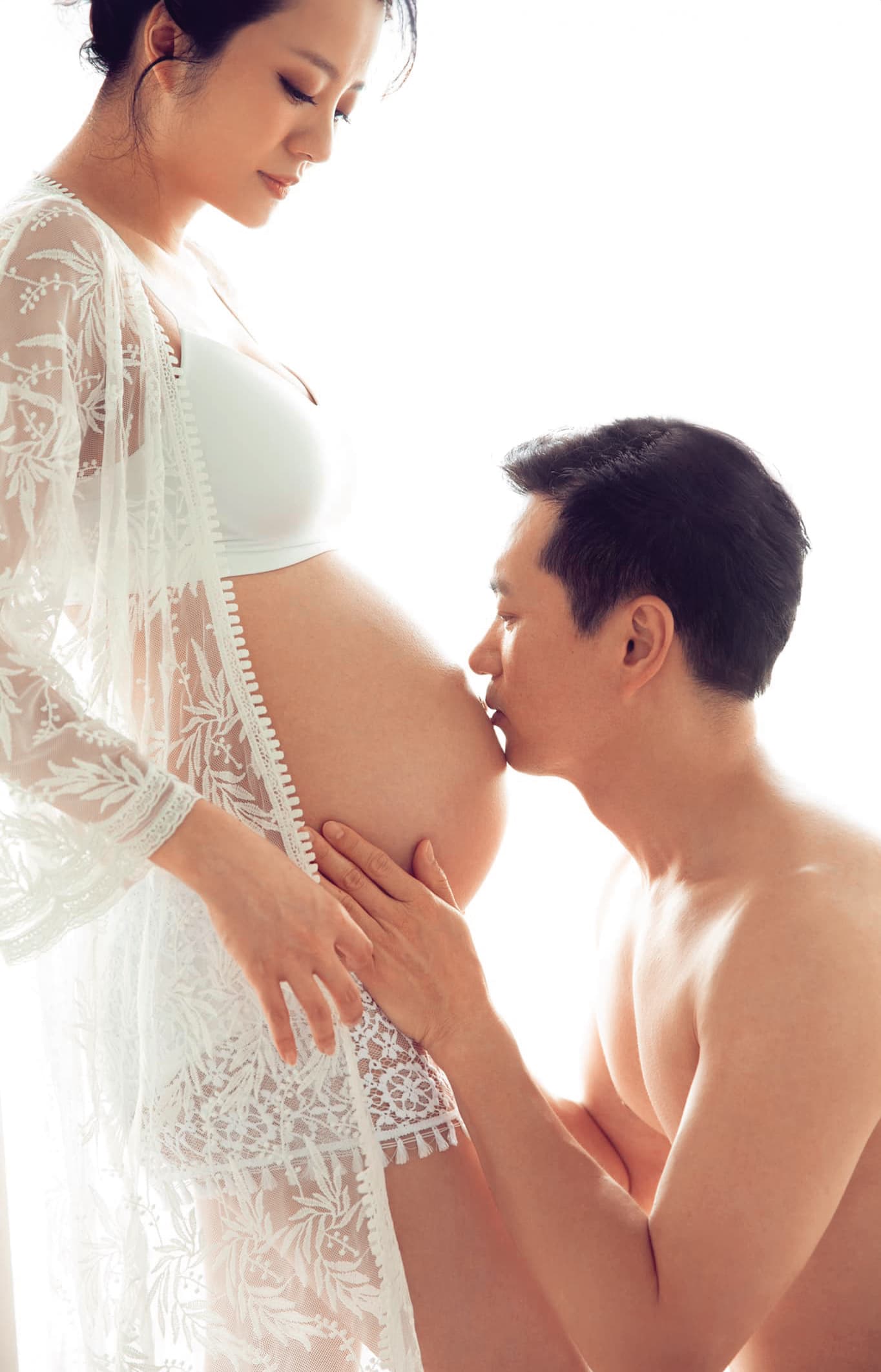	安以軒和老公拍攝孕婦寫真，當時愛得高調，如今悄悄避掉。（翻攝自安以軒臉書）