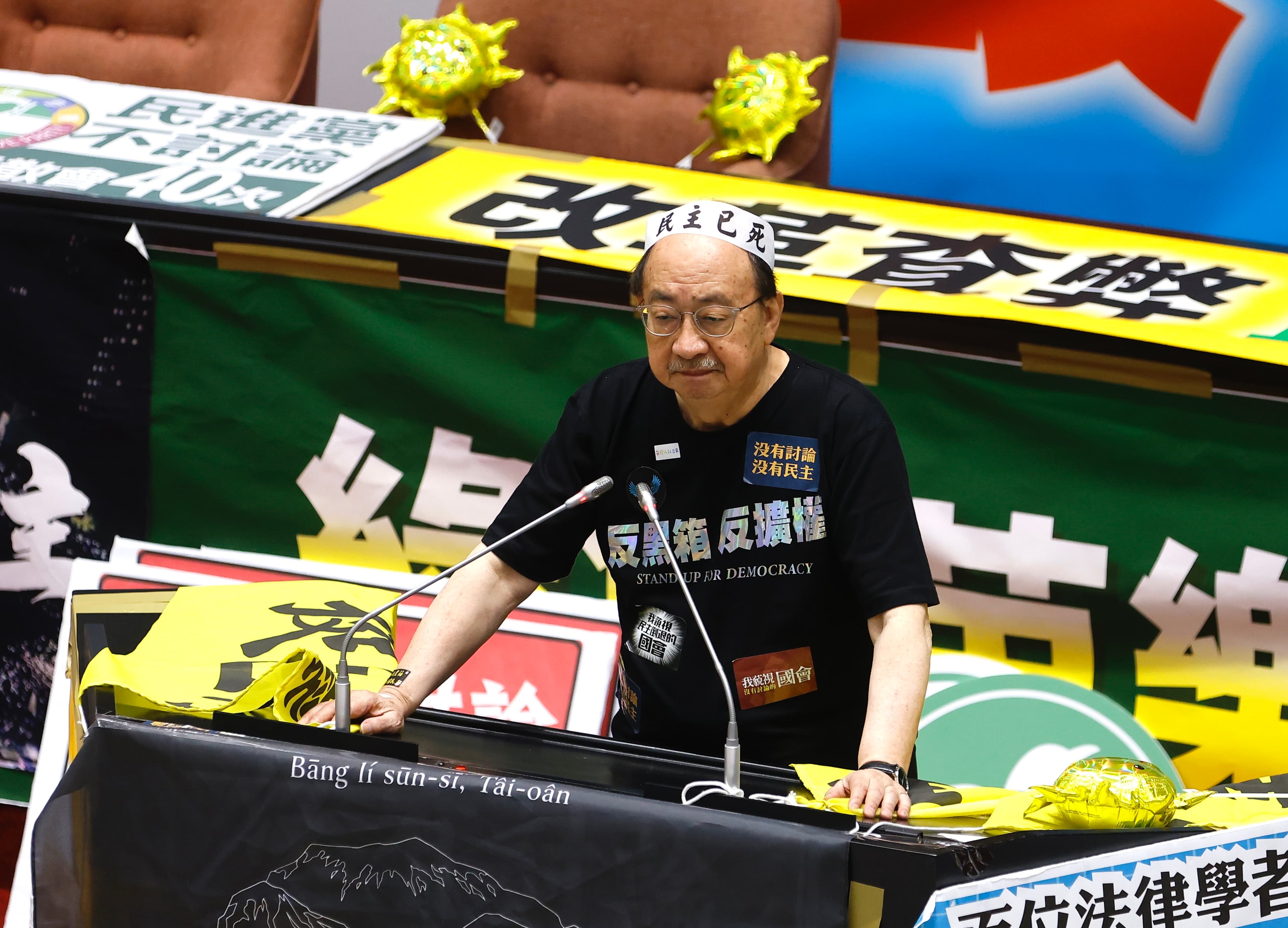 柯建銘則嗆,這是自認違憲,被違法的勝利沖昏頭,是可惡又可笑的陽謀。
