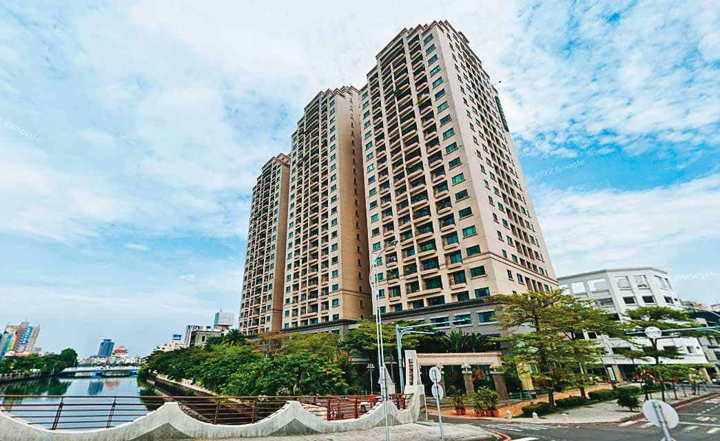 陳凱凌曾租下台南市富立世紀豪宅，檢方懷疑連水電瓦斯費及社區管理費等都有人代繳，涉及財產來源不明，但法院最後判陳無罪。（翻攝Google Maps）