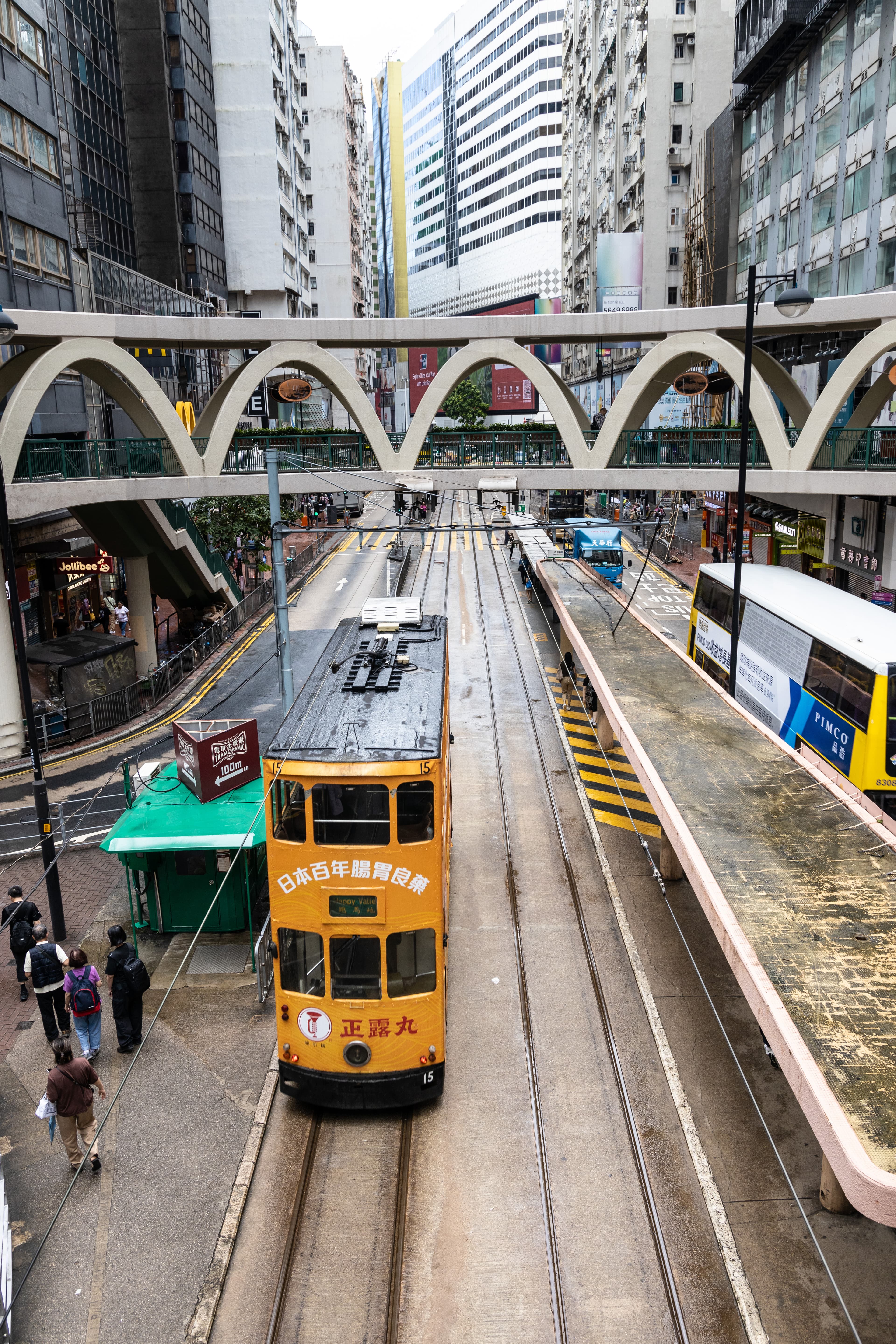 來到香港最有趣就是看叮叮車廣告,每一輛都很有創意,「正露丸」懷舊又復古。