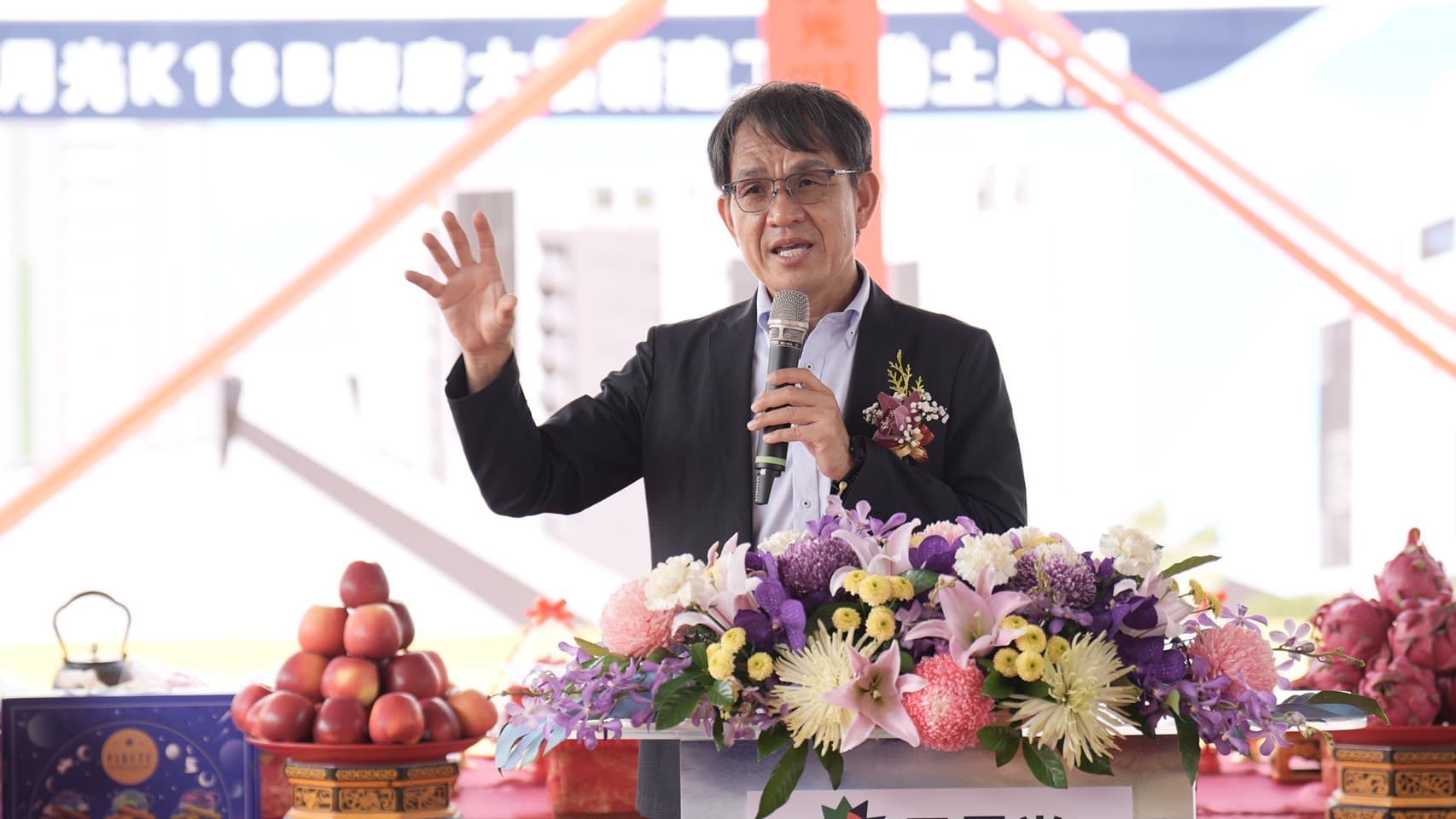 日月光高雄廠資深副總洪松井指出,日月光將持續投入最新技術與設備,滿足全球客戶在 AI 與高效能運算上的龐大先進封裝需求。(日月光提供)