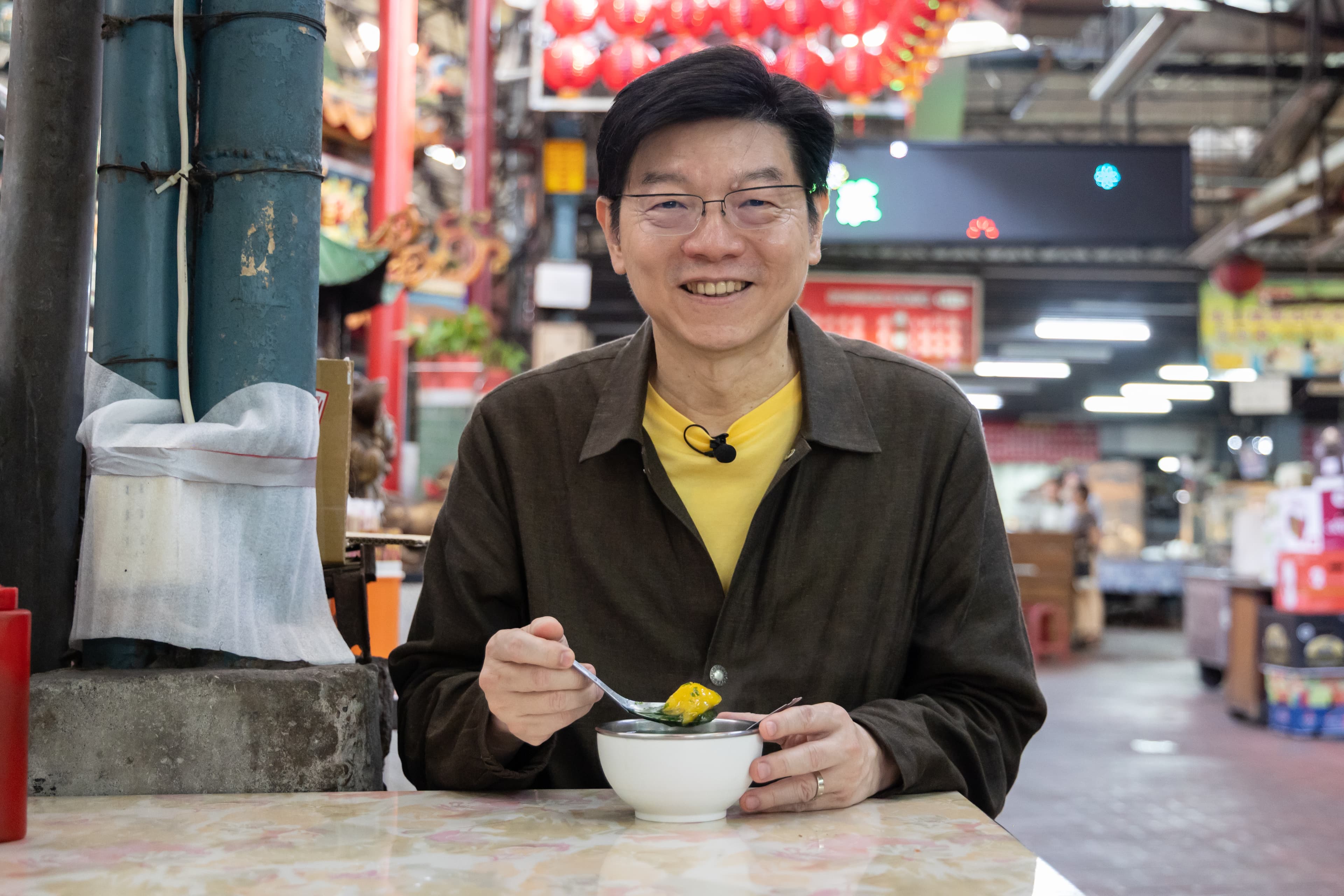 已出版兩本《裴社長廚房手記》的裴偉,現在正走遍全台,籌備以小吃為主題的第三本美食書。