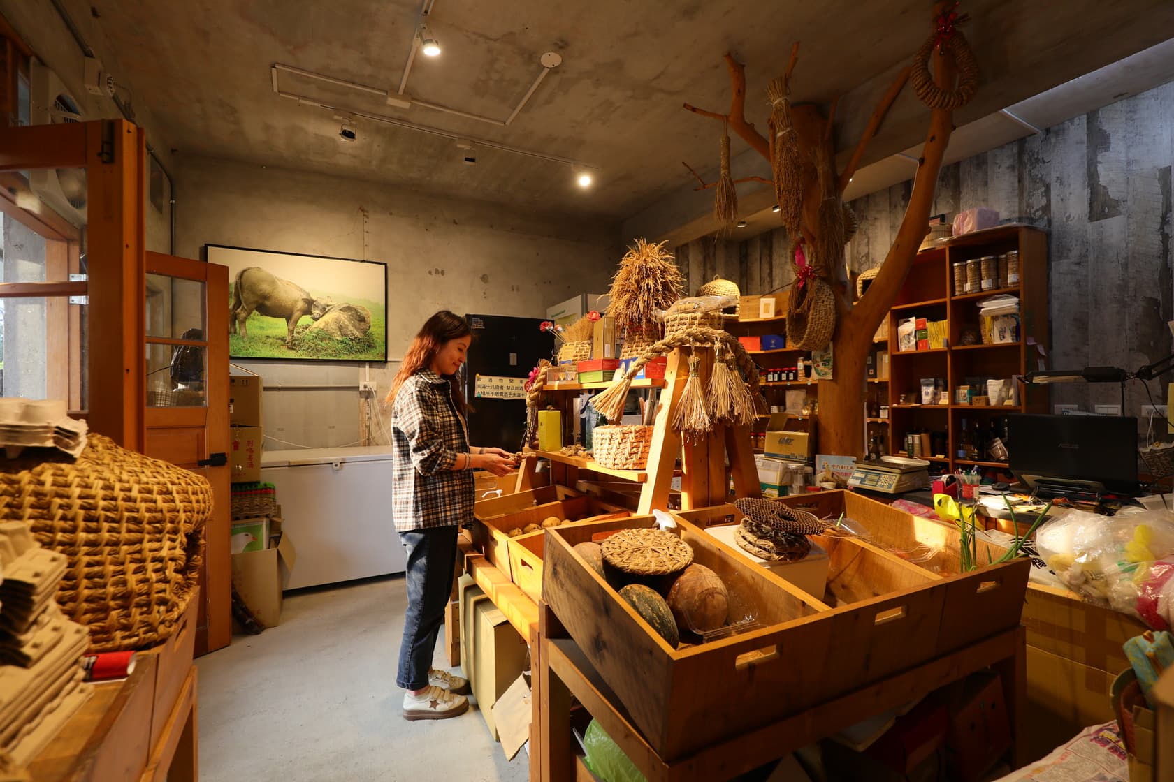 耕善緣店面不大,除了有自家種植的黃金番薯、木瓜,也有兩人好友種的各類蔬果。