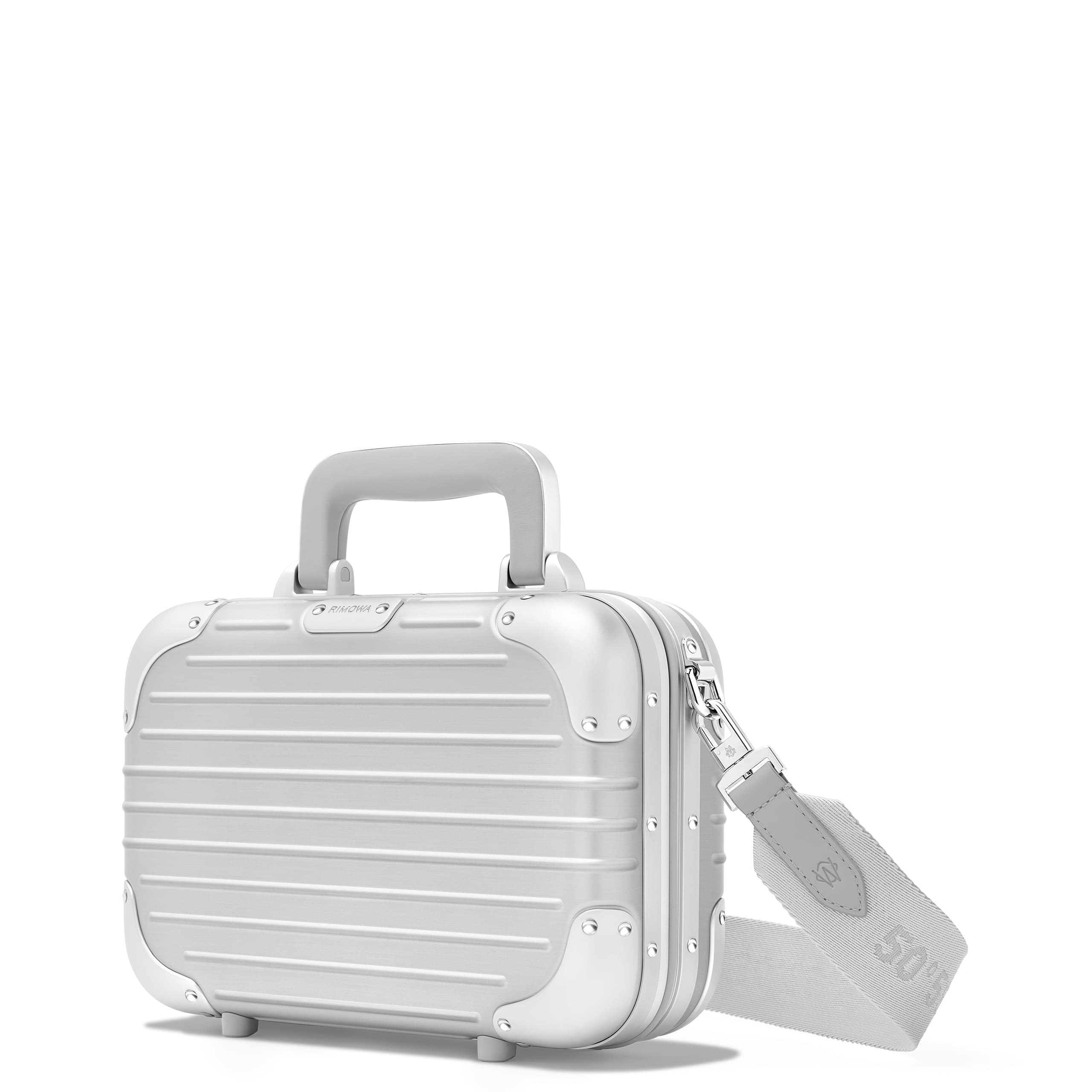 RIMOWA Original Bag有著圓潤的邊角、皮革手把。(美之心提供)