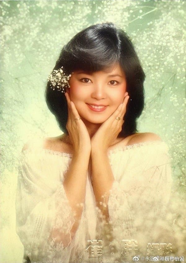 鄧麗君唱紅不少劉家昌寫的金曲,例如〈獨上西樓〉〈雲河〉等。(微博)