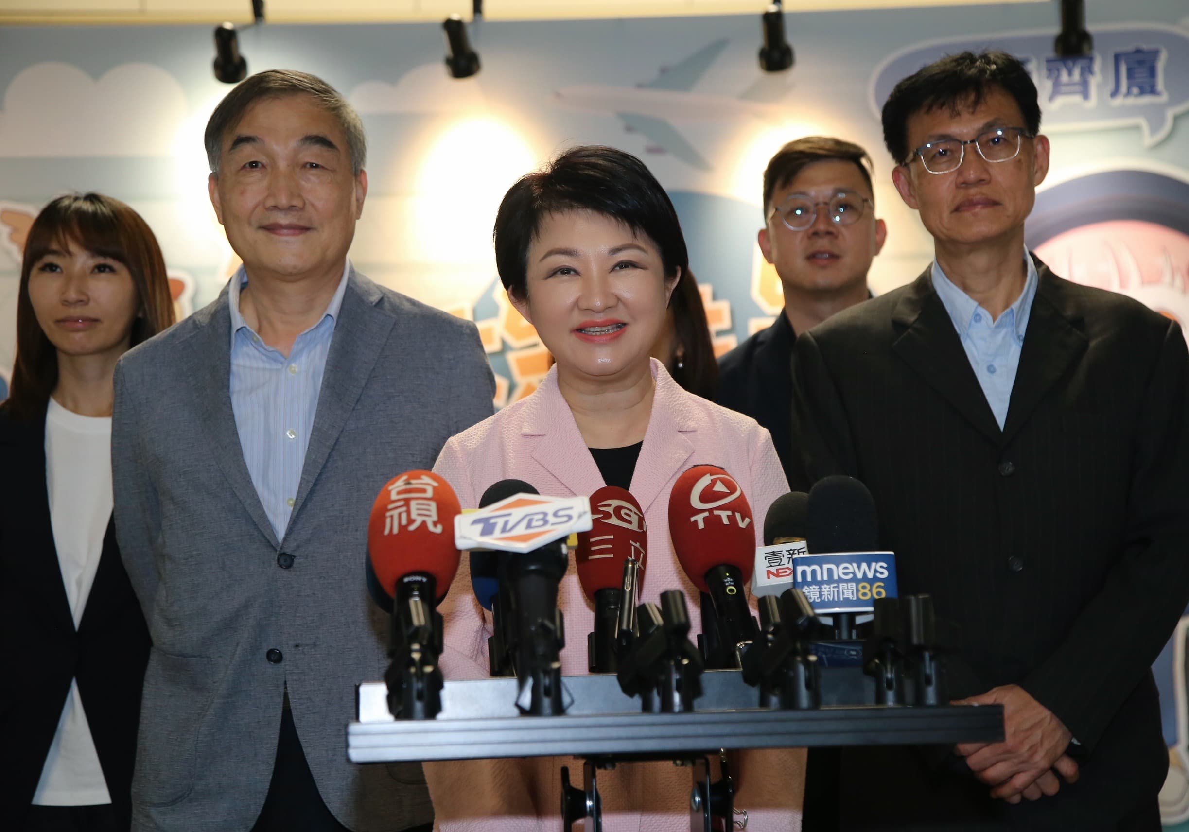 盧秀燕22日晚間率團赴美國，此行有 「4大目的」行銷台中。（中市府提供）