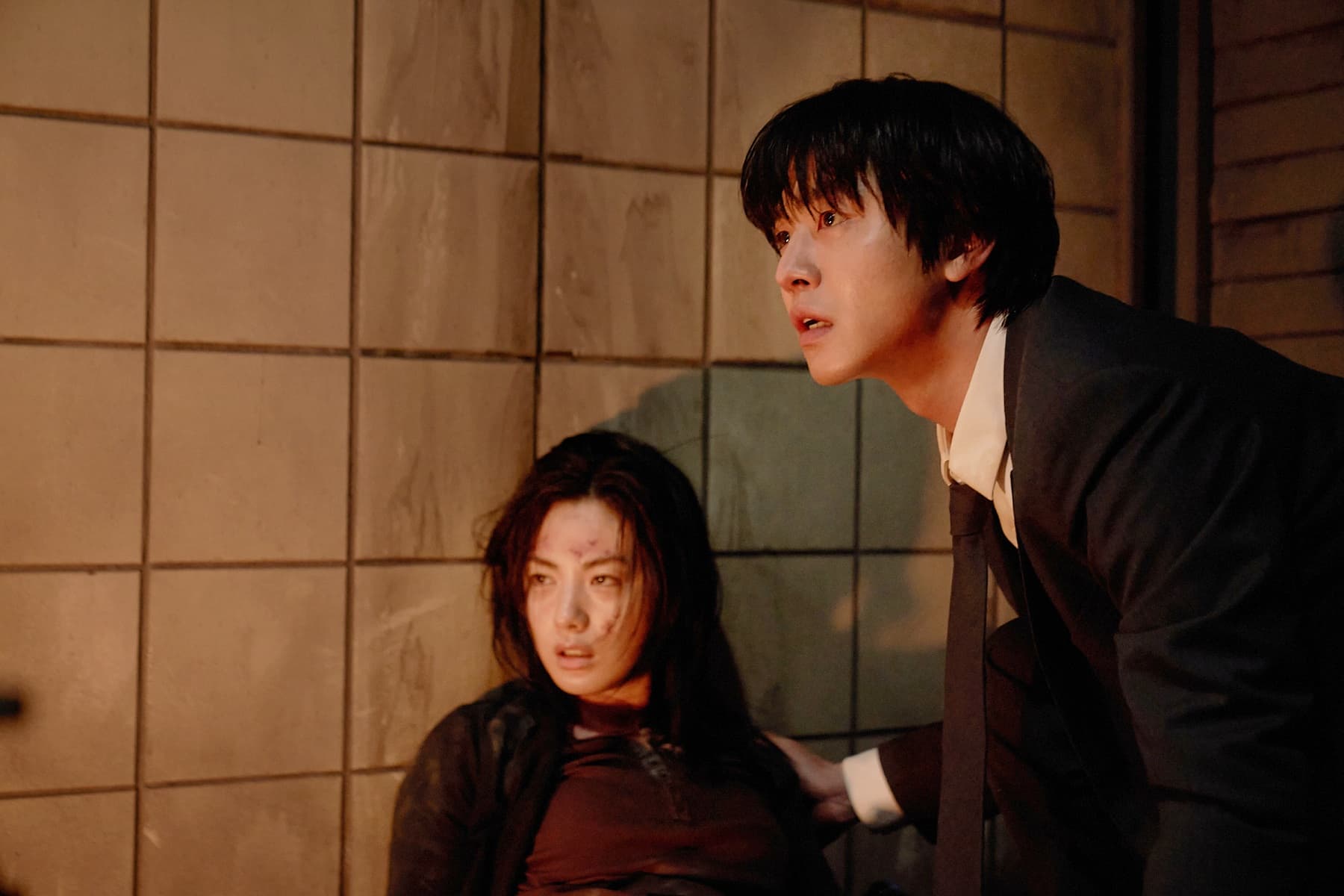 本片特效鏡頭多達9成,約有1300個。圖右為安孝燮,左為NANA。(采昌提供)