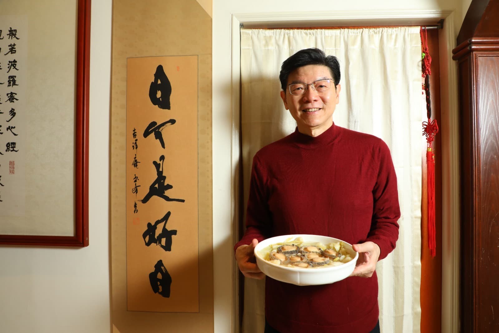 大家不妨在忙碌的年節中，依據裴社長的食譜，烹煮美味年菜，和家人一起享用幸福的滋味。(何宗昇攝)