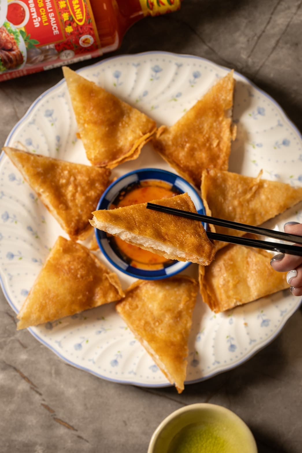 「月亮蝦餅」外層酥脆,即使放涼後美味依舊。(220元/份)